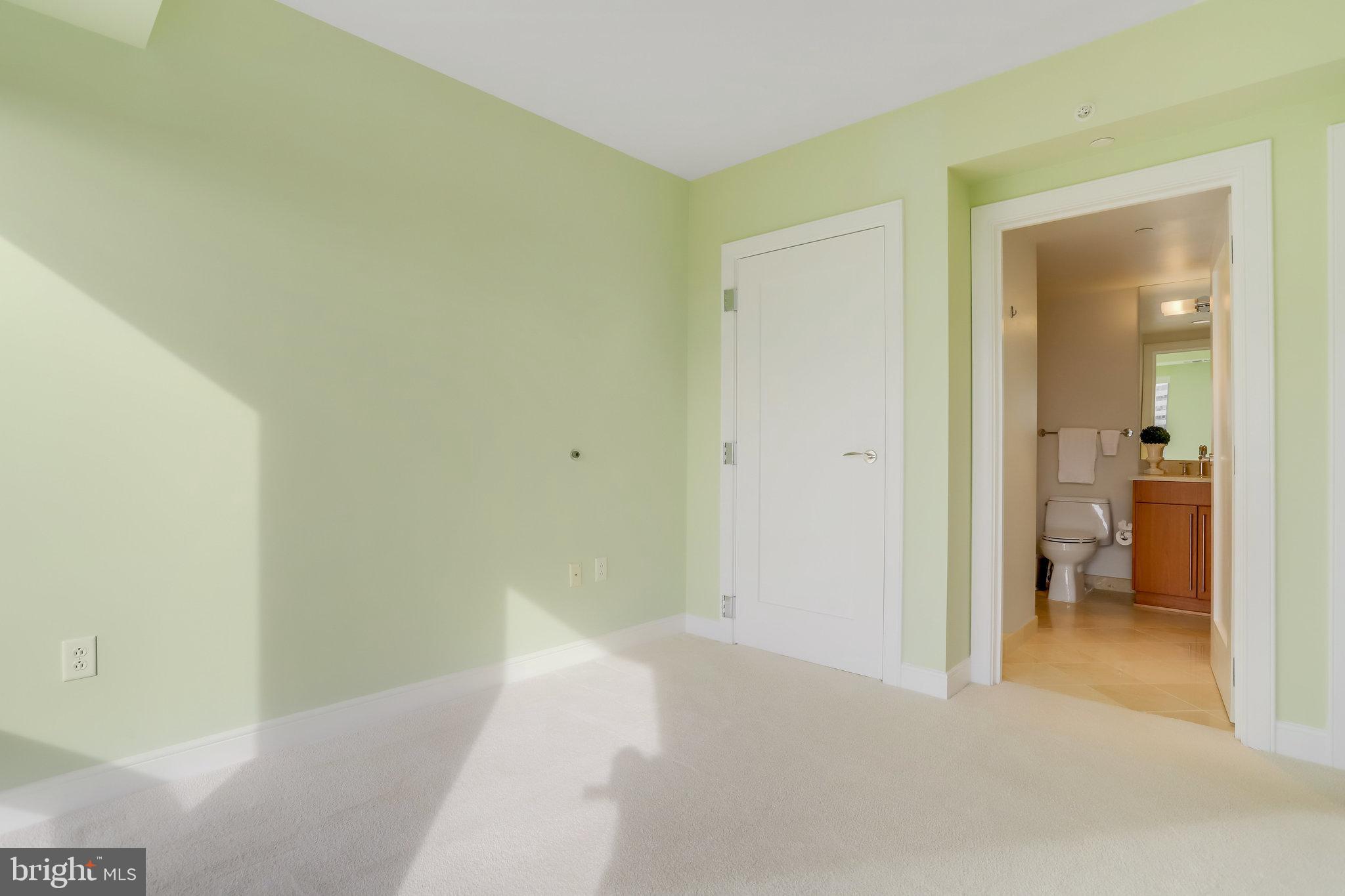 ROSSLYN - Residential Lease