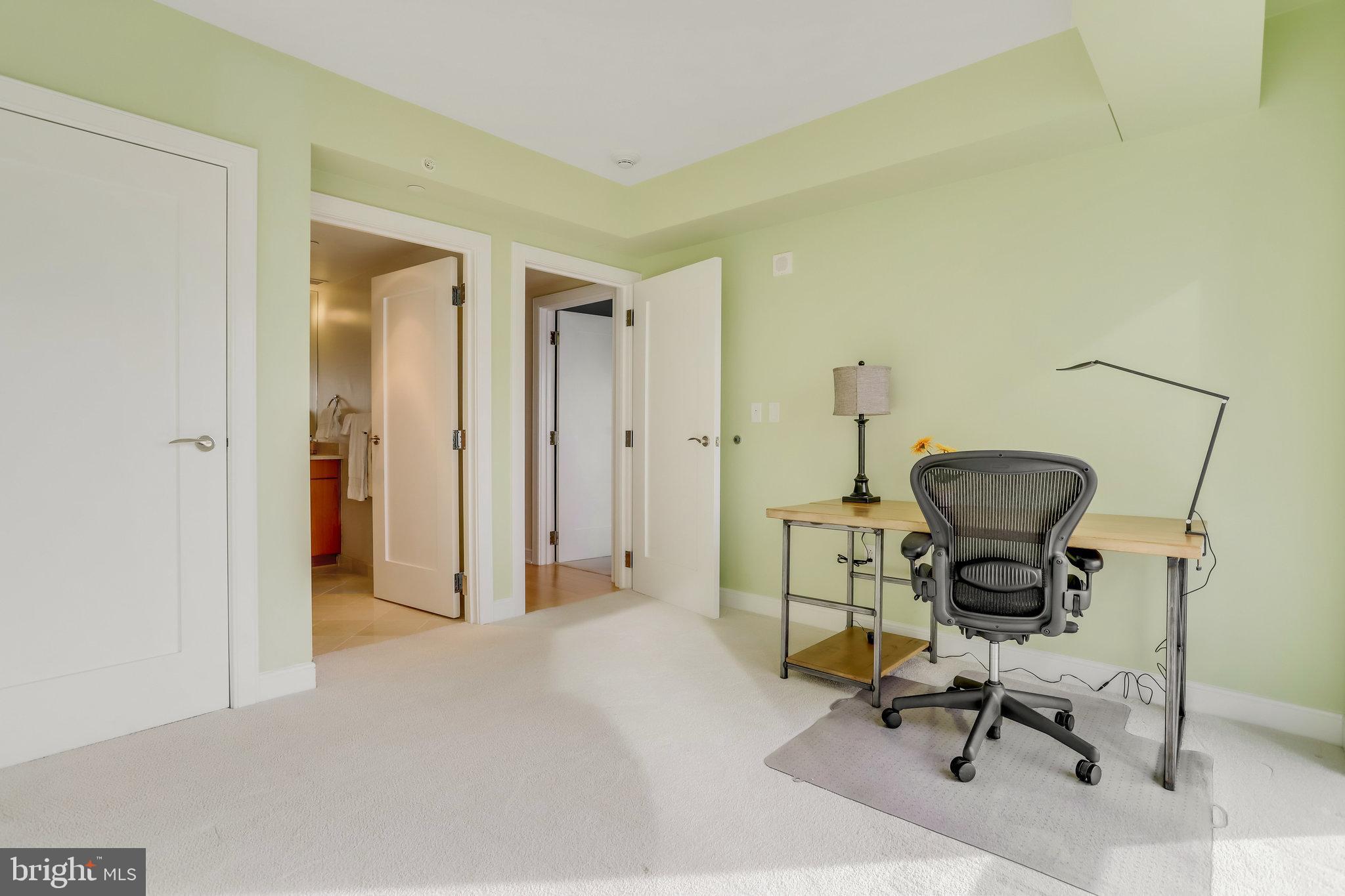 ROSSLYN - Residential Lease