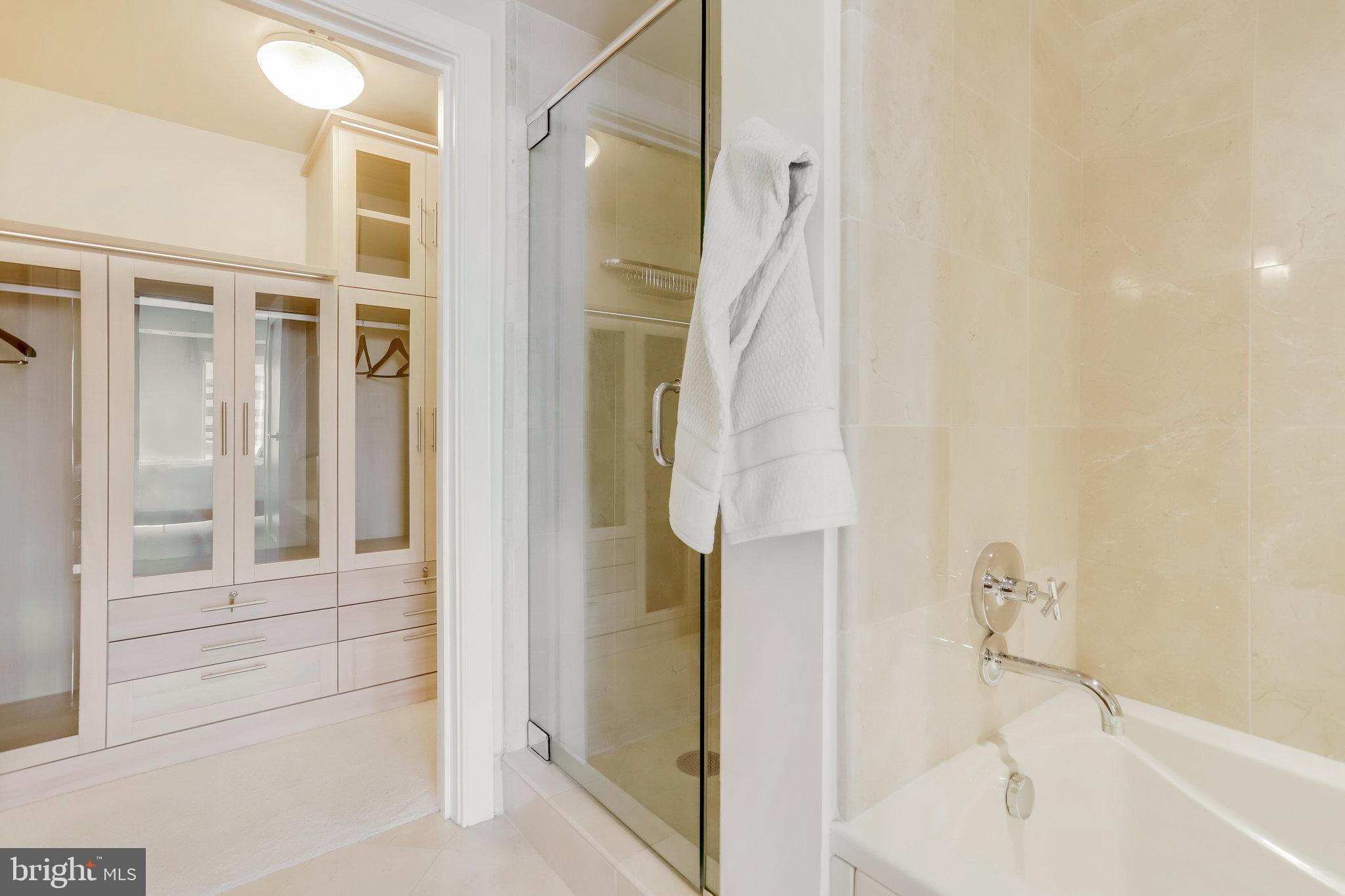 ROSSLYN - Residential Lease