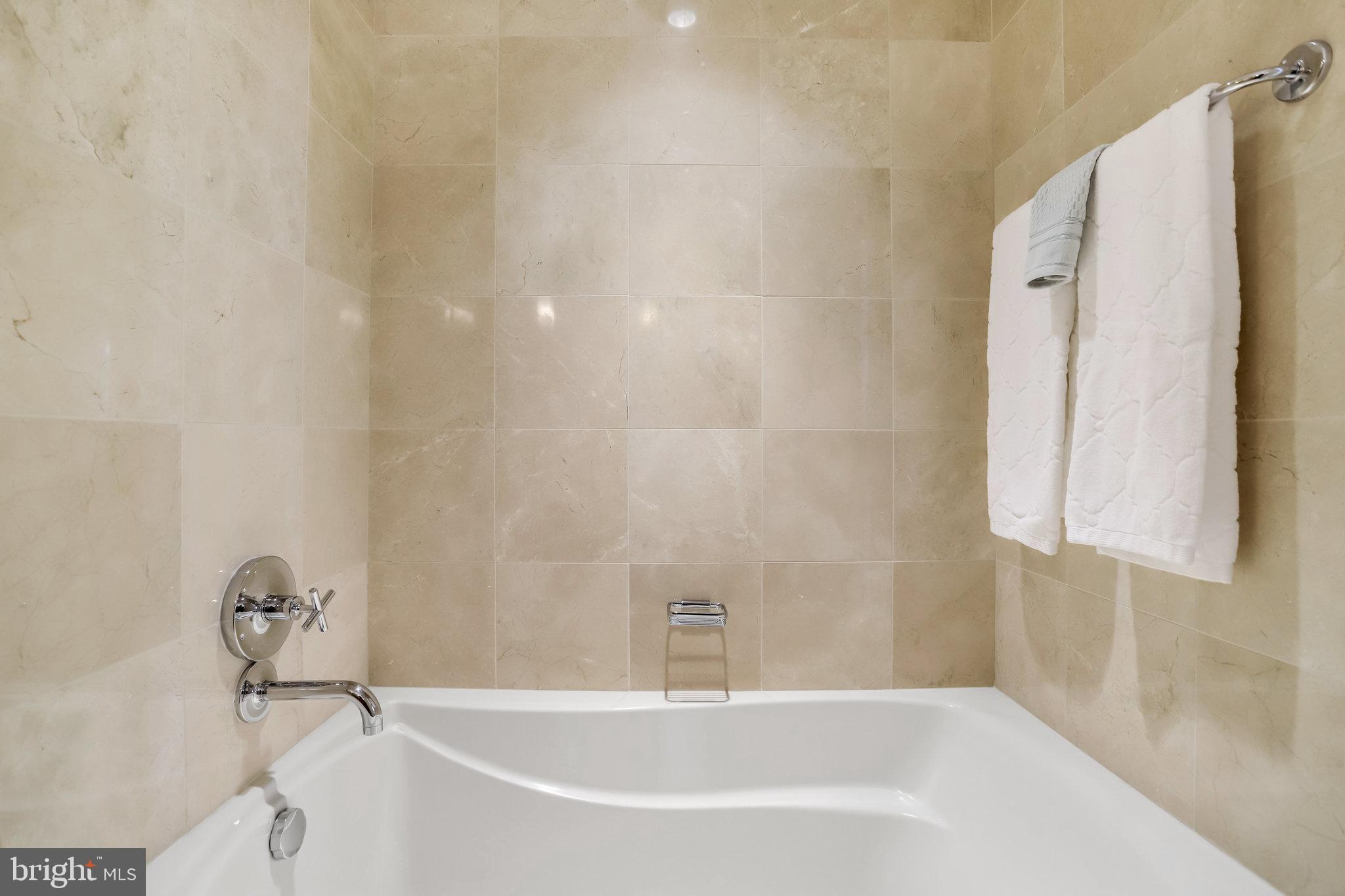 ROSSLYN - Residential Lease