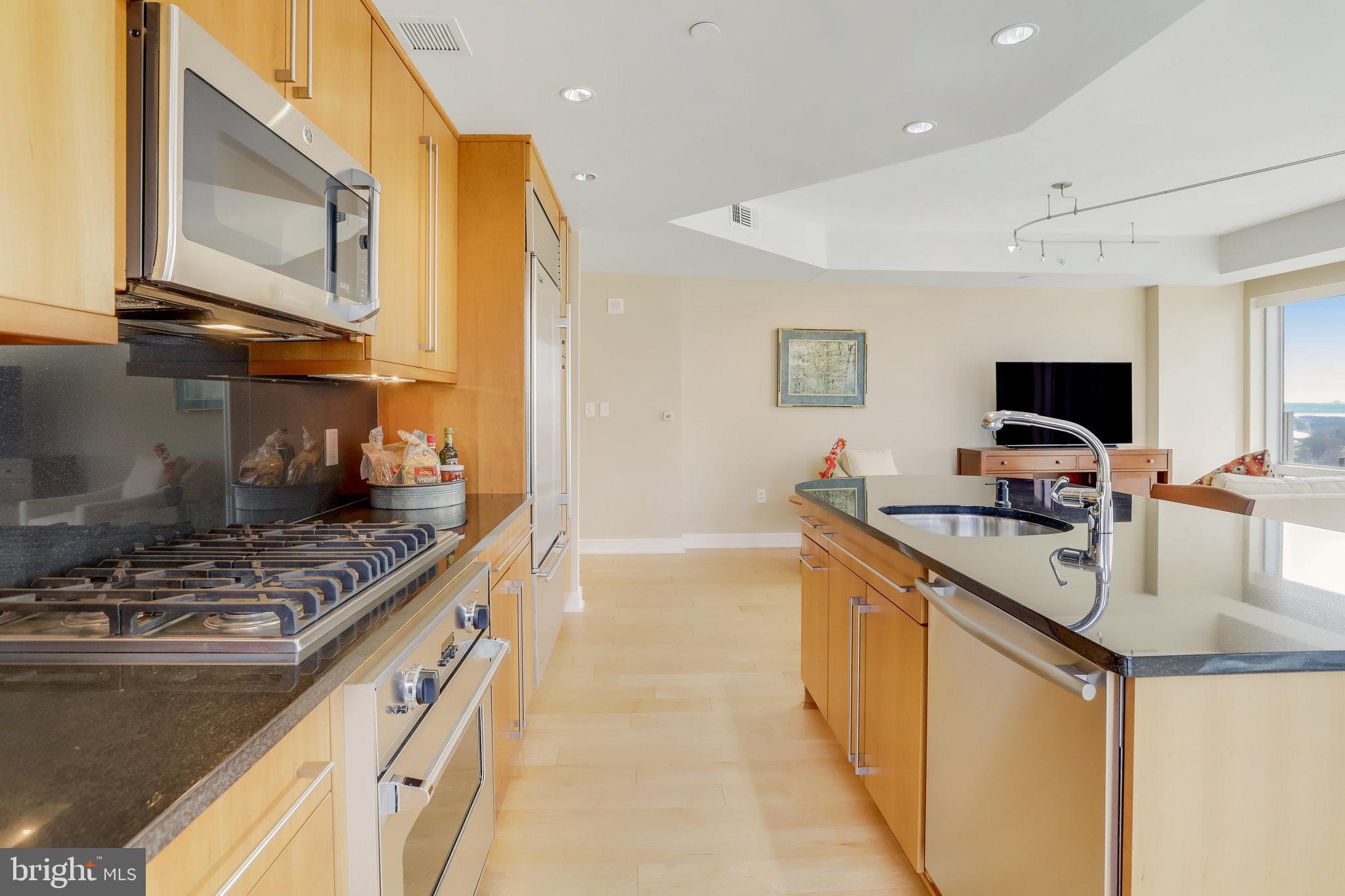 ROSSLYN - Residential Lease