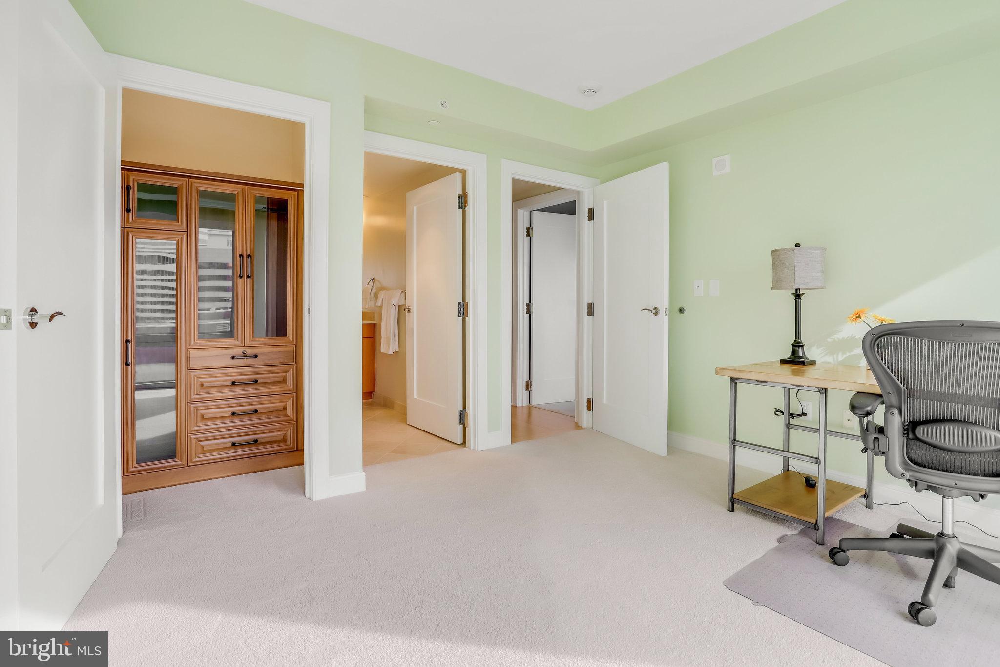 ROSSLYN - Residential Lease