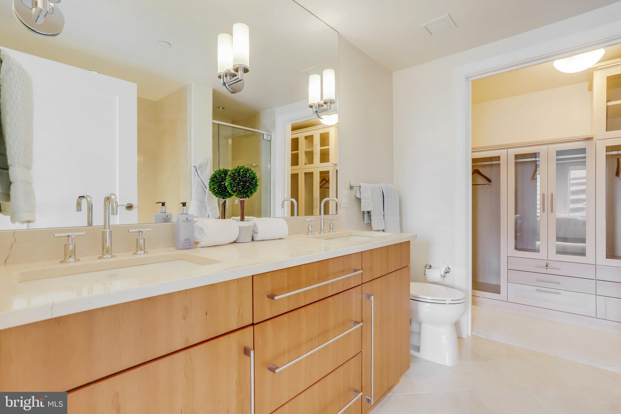 ROSSLYN - Residential Lease