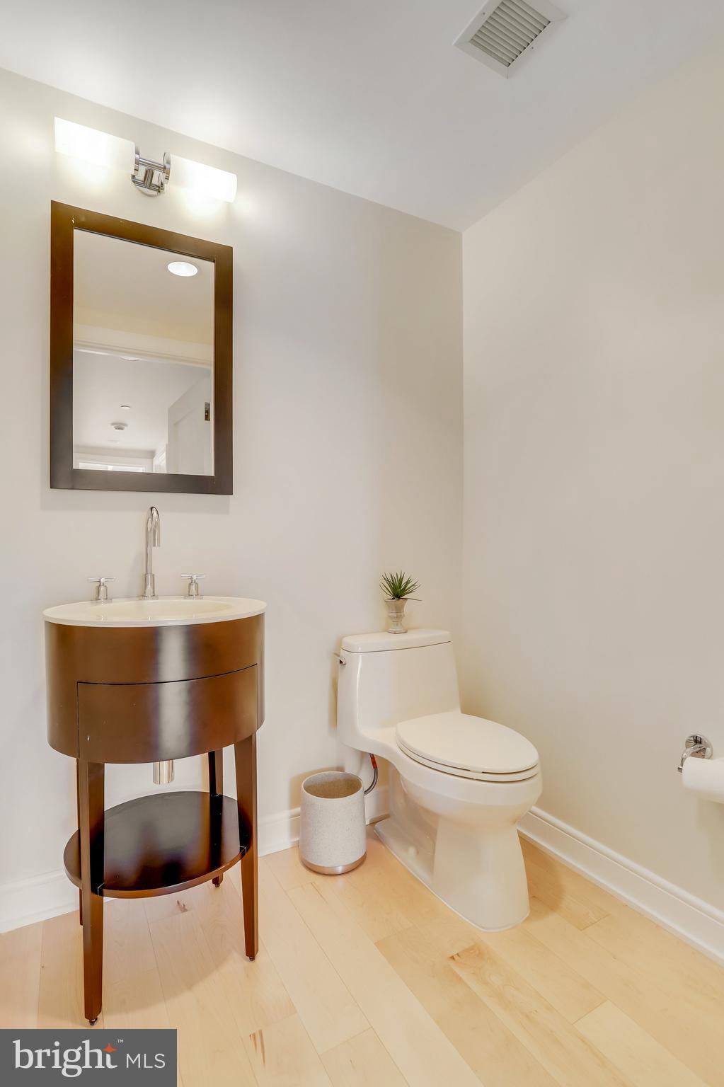 ROSSLYN - Residential Lease