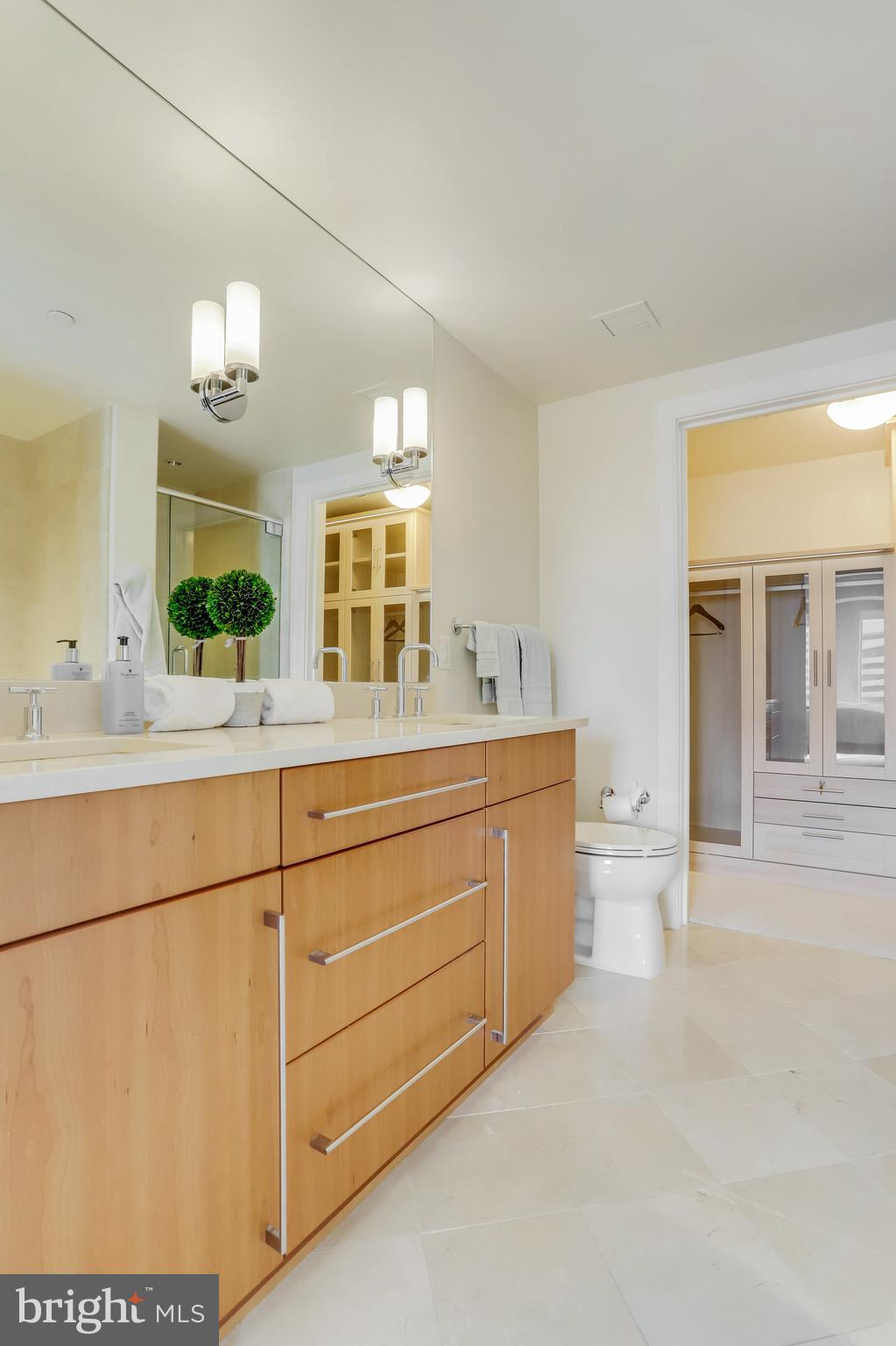 ROSSLYN - Residential Lease