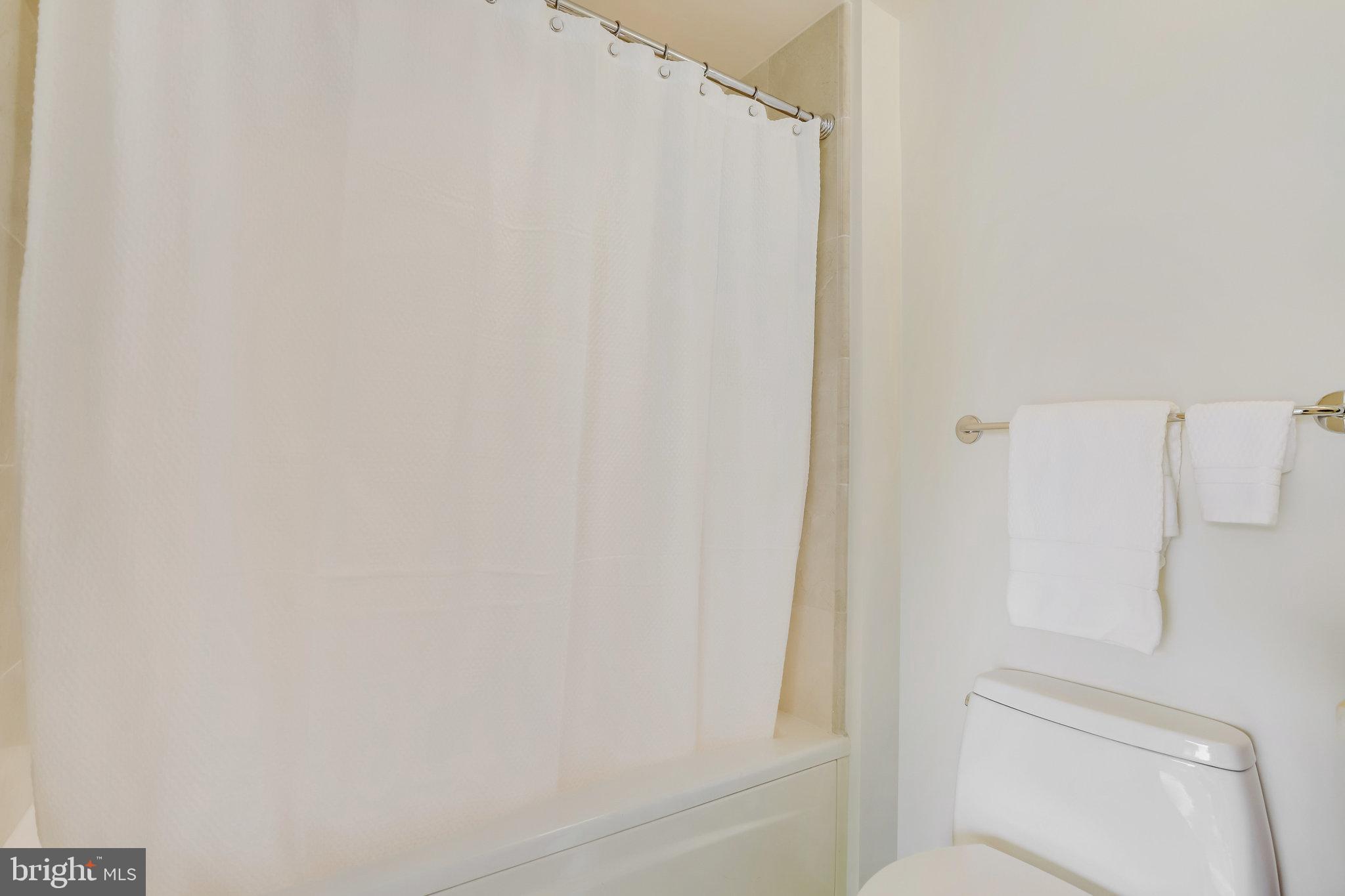 ROSSLYN - Residential Lease