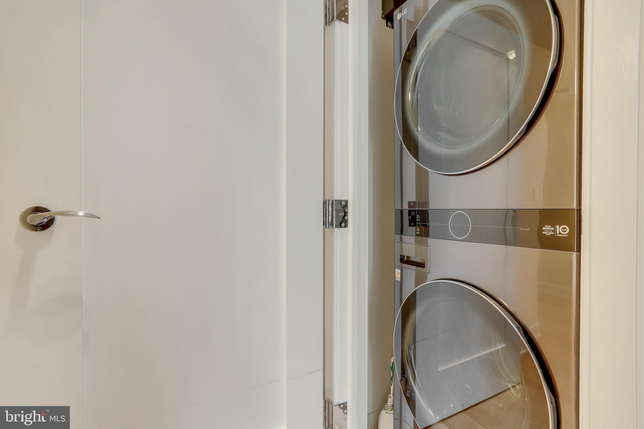 ROSSLYN - Residential Lease