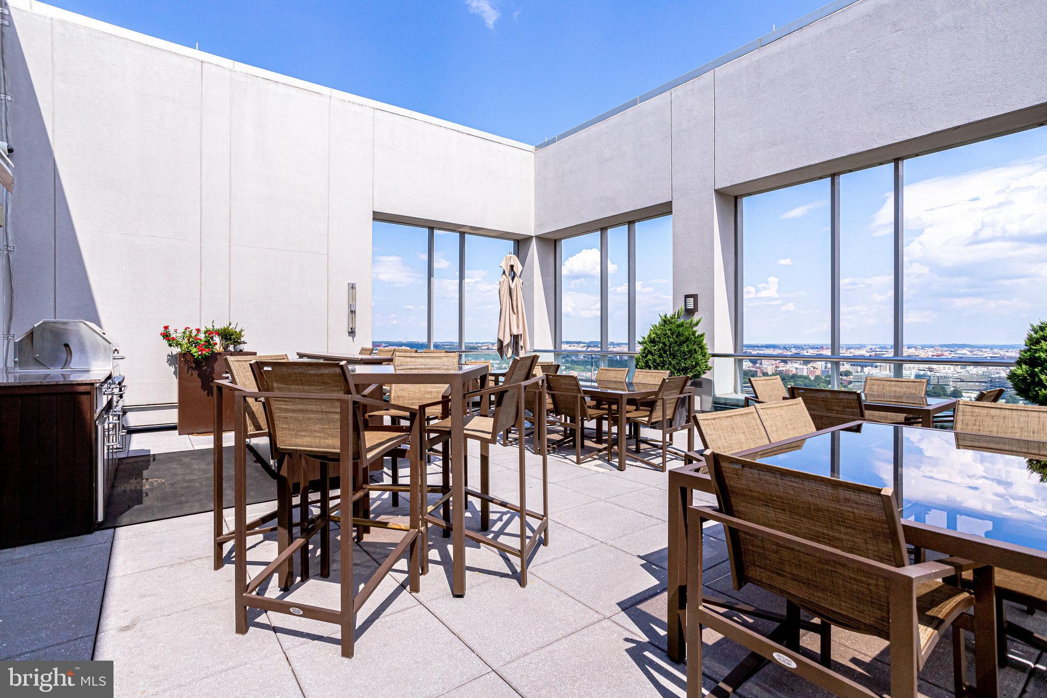 ROSSLYN - Residential Lease