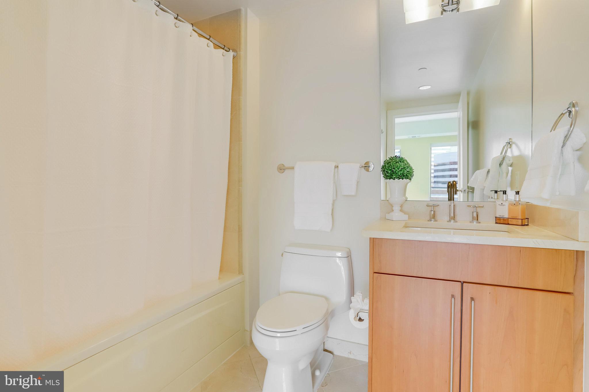 ROSSLYN - Residential Lease