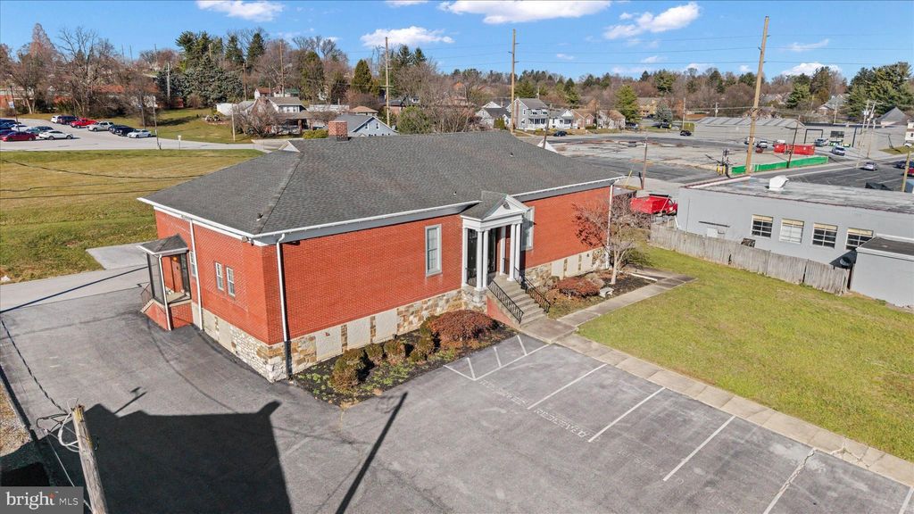 Photo of 2605 W Market Street, YORK, PA 17404 (MLS # PAYK2073362)