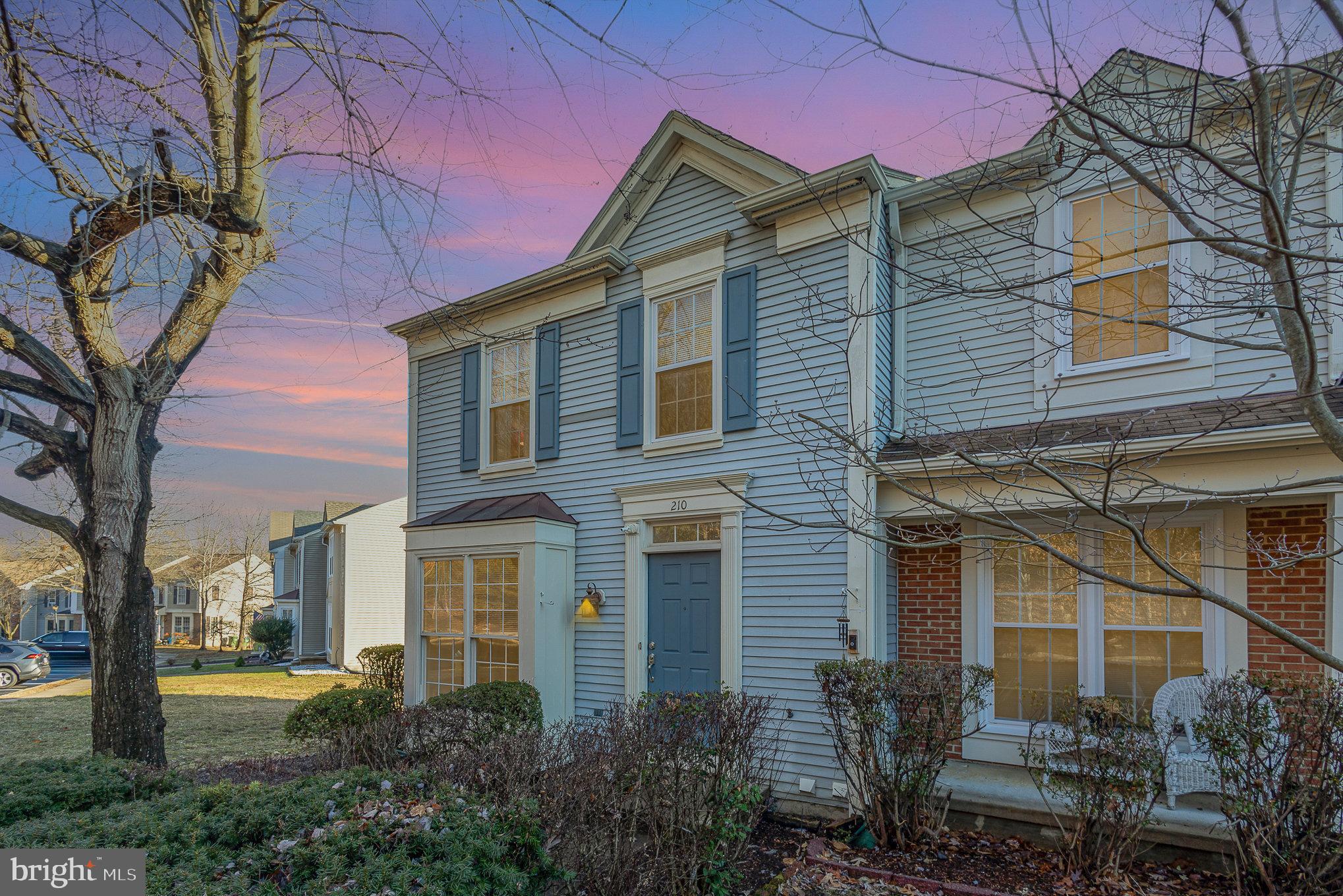 SPRING KNOLL - Residential