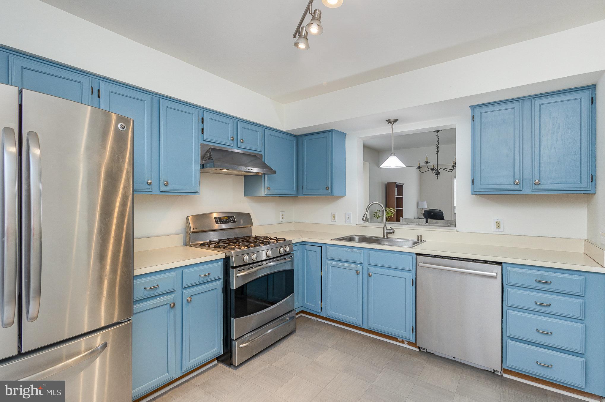 SPRING KNOLL - Residential