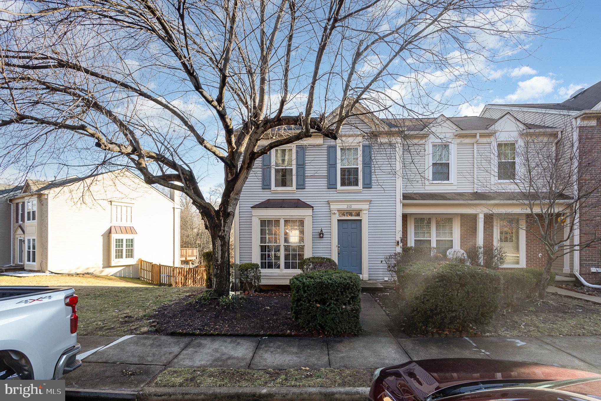 SPRING KNOLL - Residential