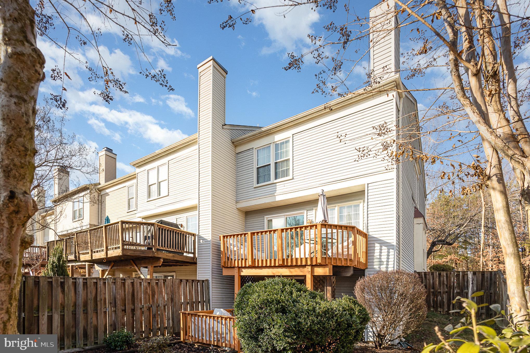 SPRING KNOLL - Residential