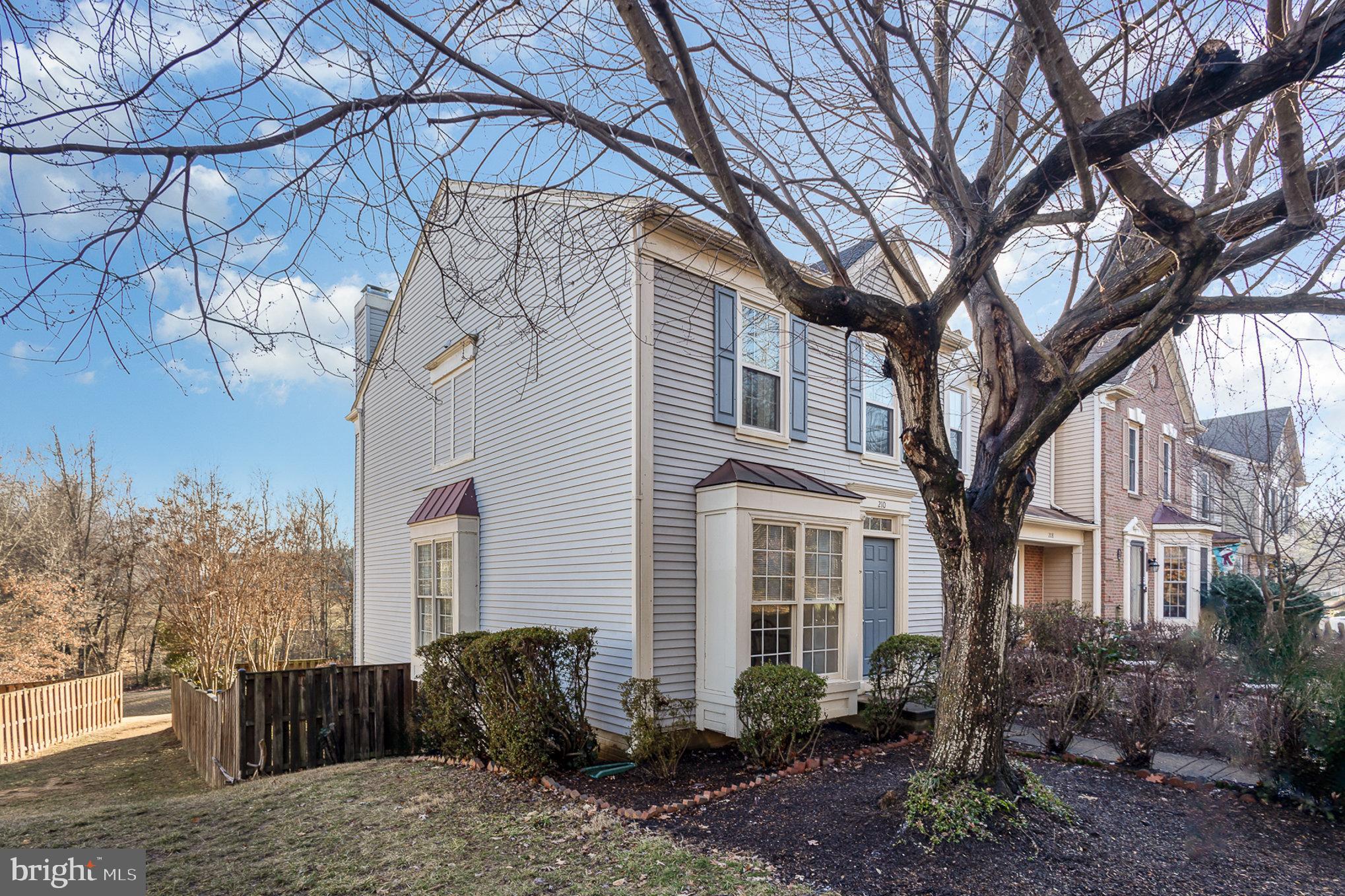 SPRING KNOLL - Residential