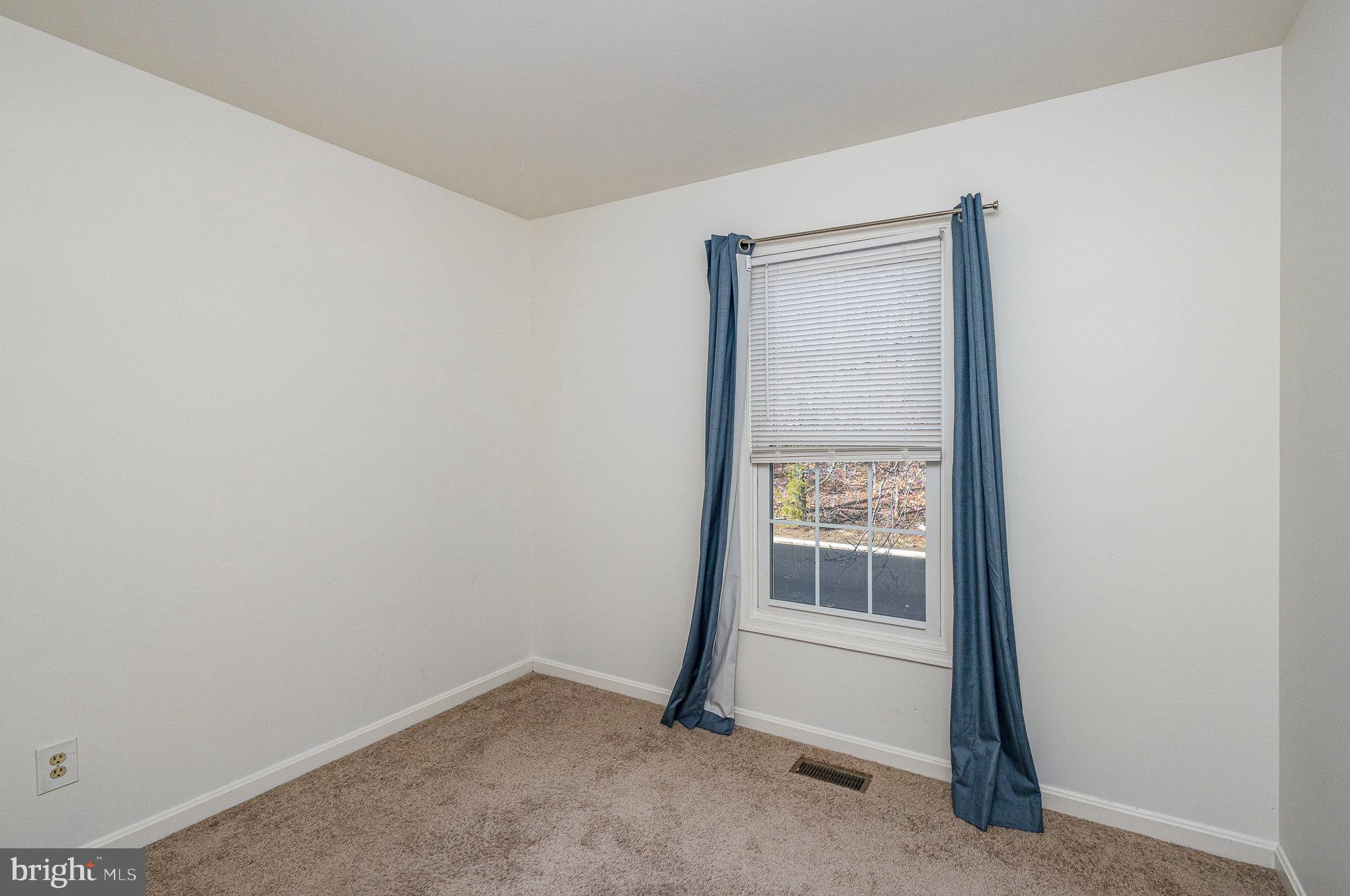 SPRING KNOLL - Residential