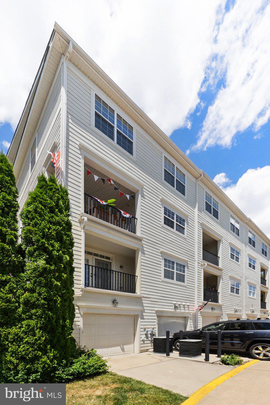 TOWNES CONDOMINIUMS - Residential