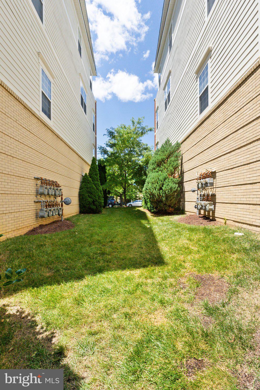 TOWNES CONDOMINIUMS - Residential