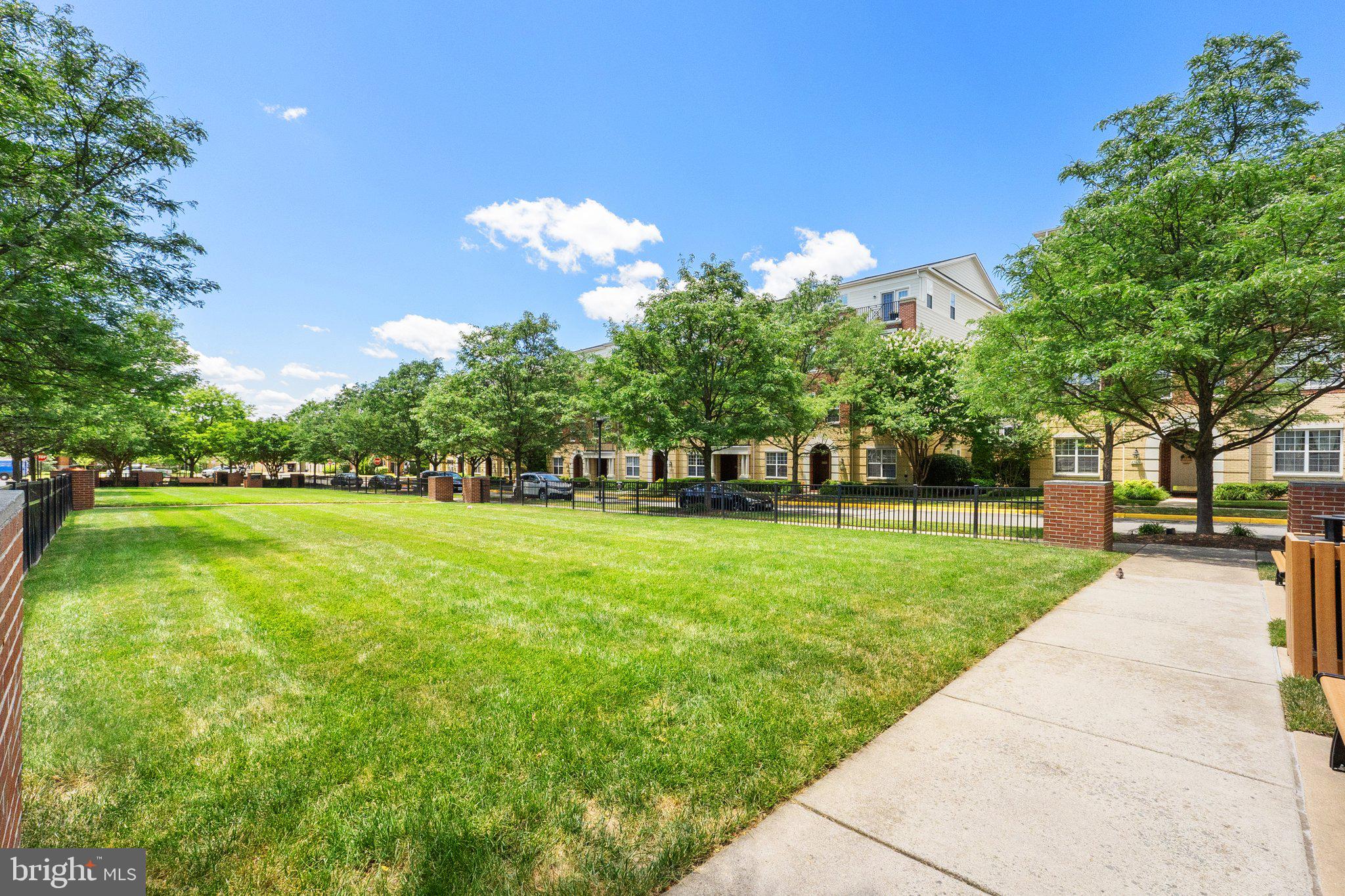 TOWNES CONDOMINIUMS - Residential