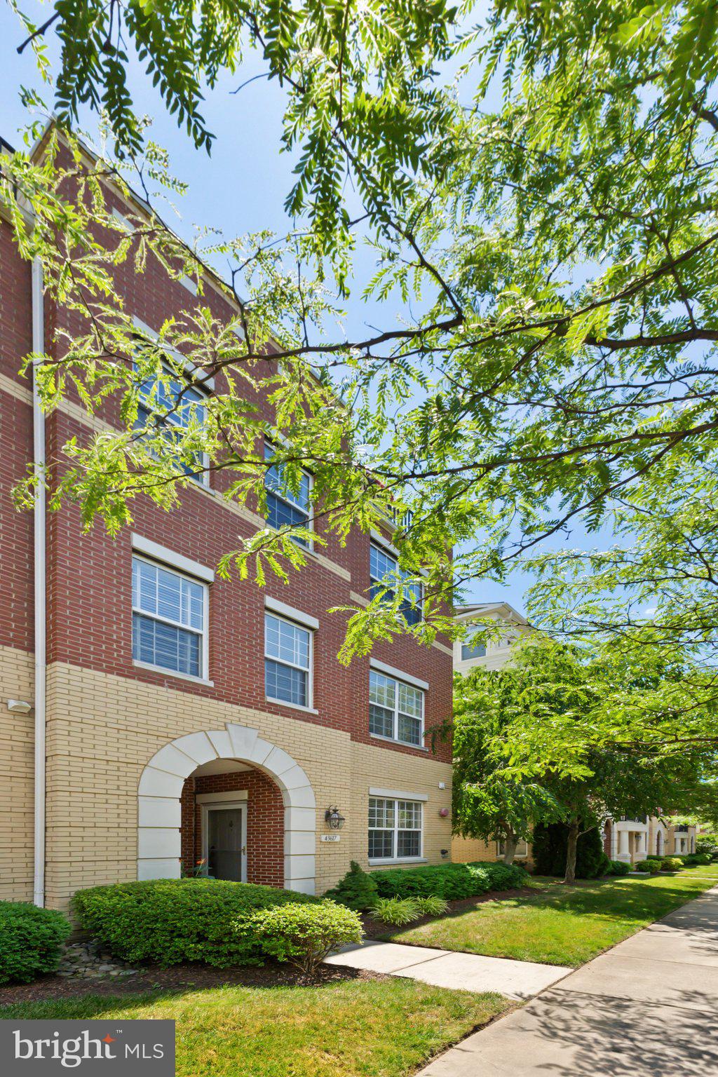 TOWNES CONDOMINIUMS - Residential