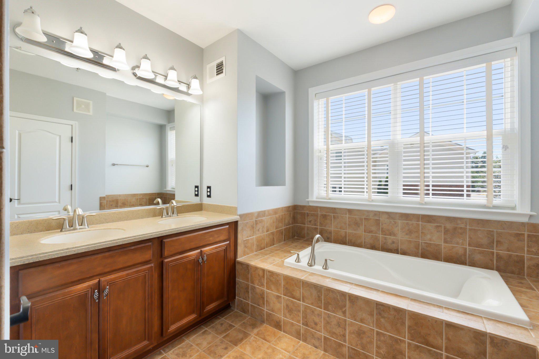 TOWNES CONDOMINIUMS - Residential