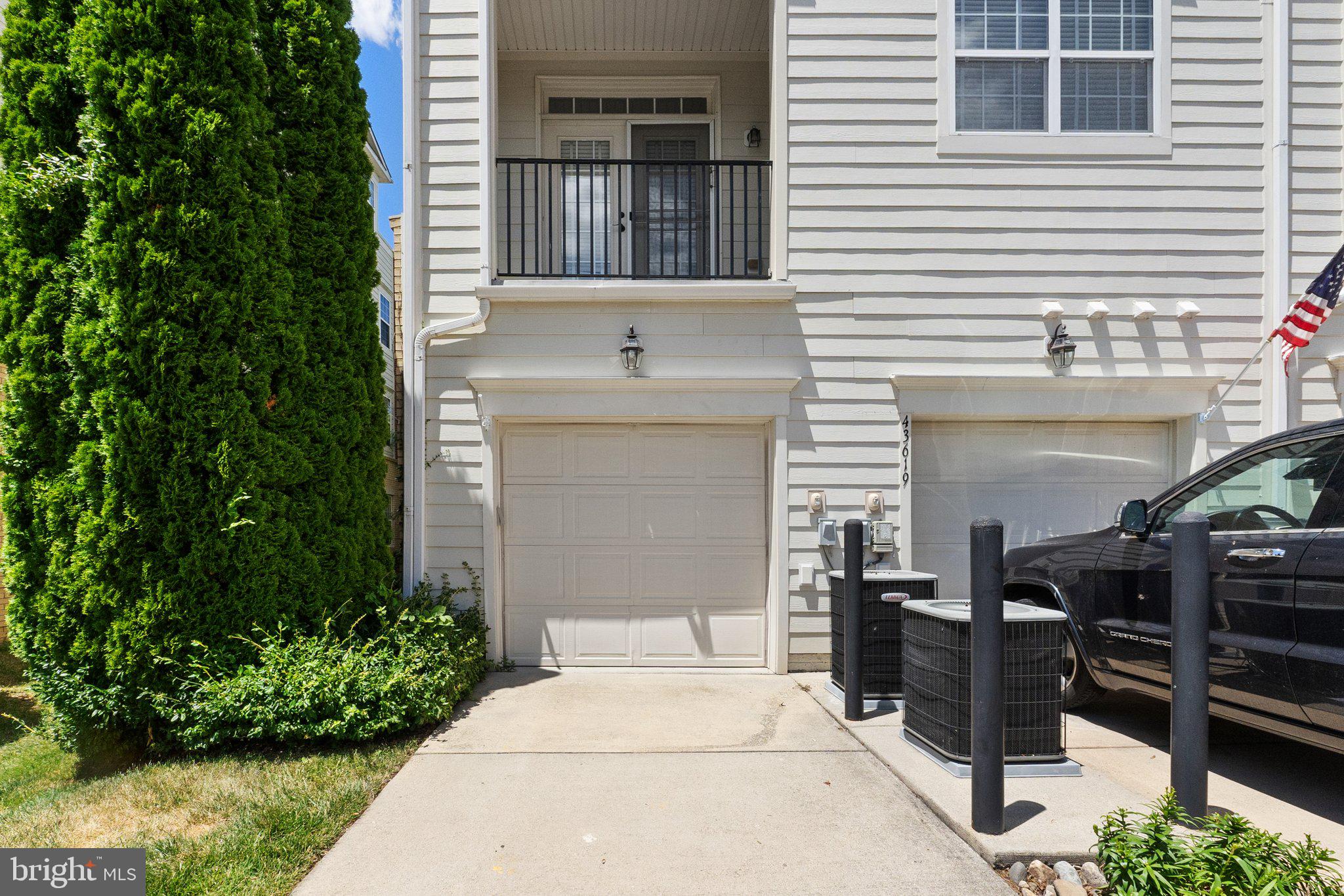 TOWNES CONDOMINIUMS - Residential