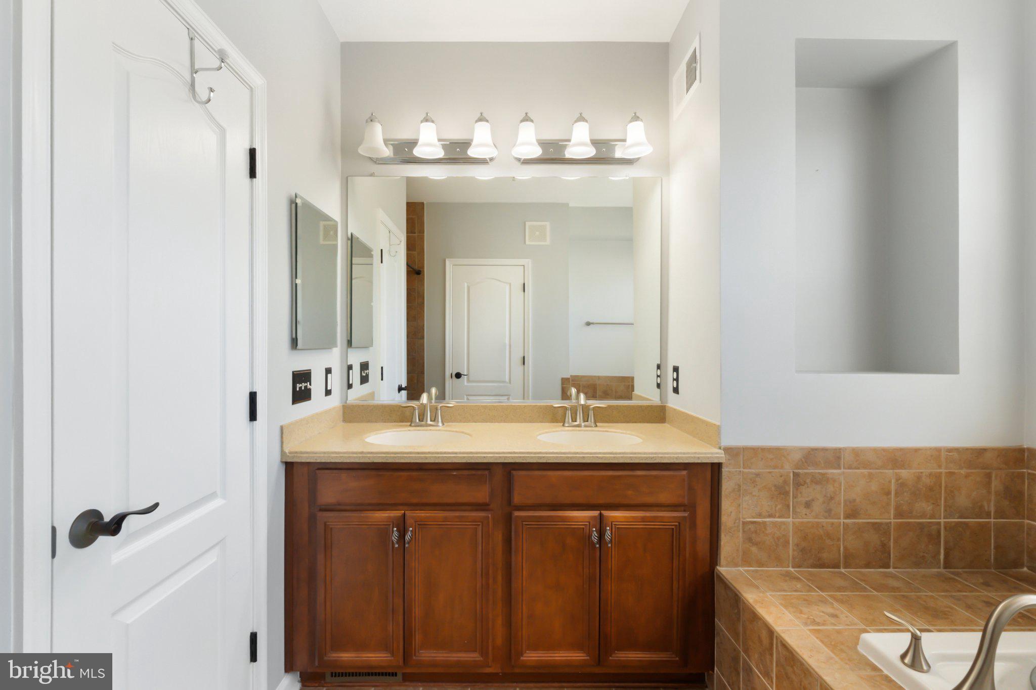 TOWNES CONDOMINIUMS - Residential