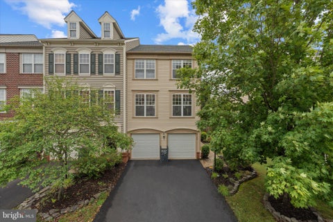 Photo of 9155 Ribbon Falls Loop, BRISTOW, VA 20136 (MLS # VAPW2124522)
