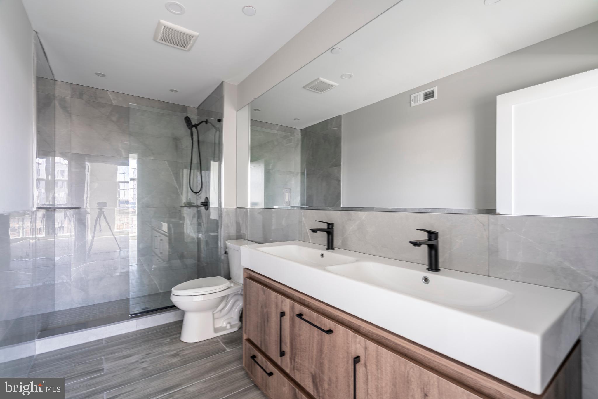 GRADUATE HOSPITAL - Residential Lease