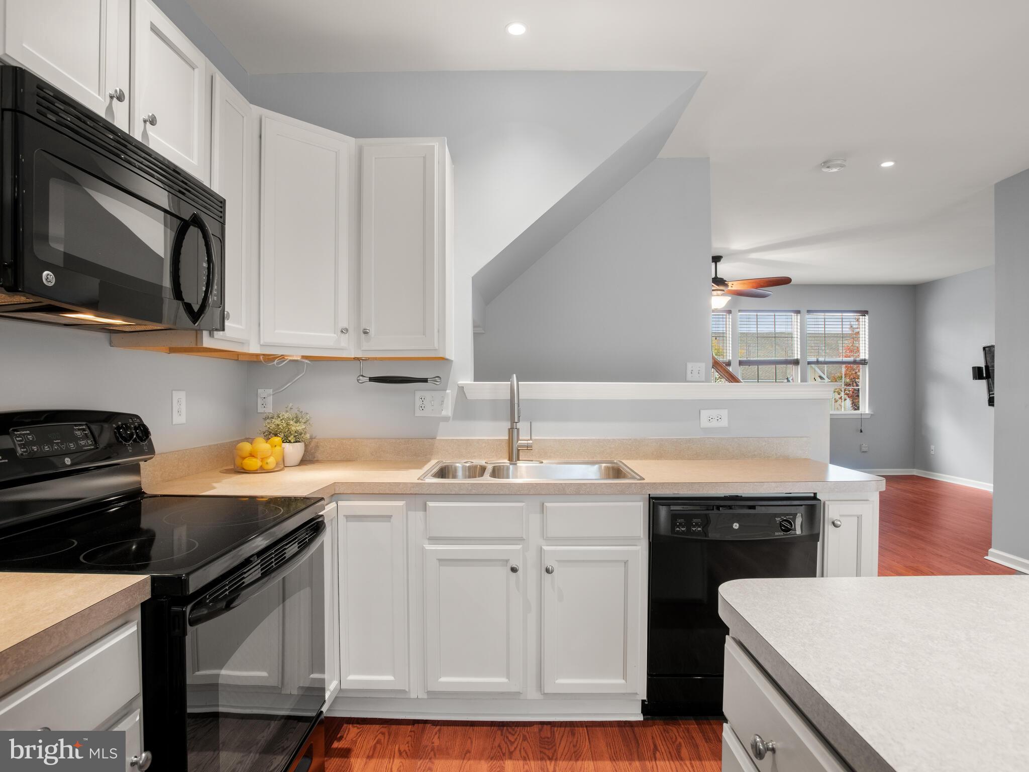 MEWS AT BAILEY STATION - Residential