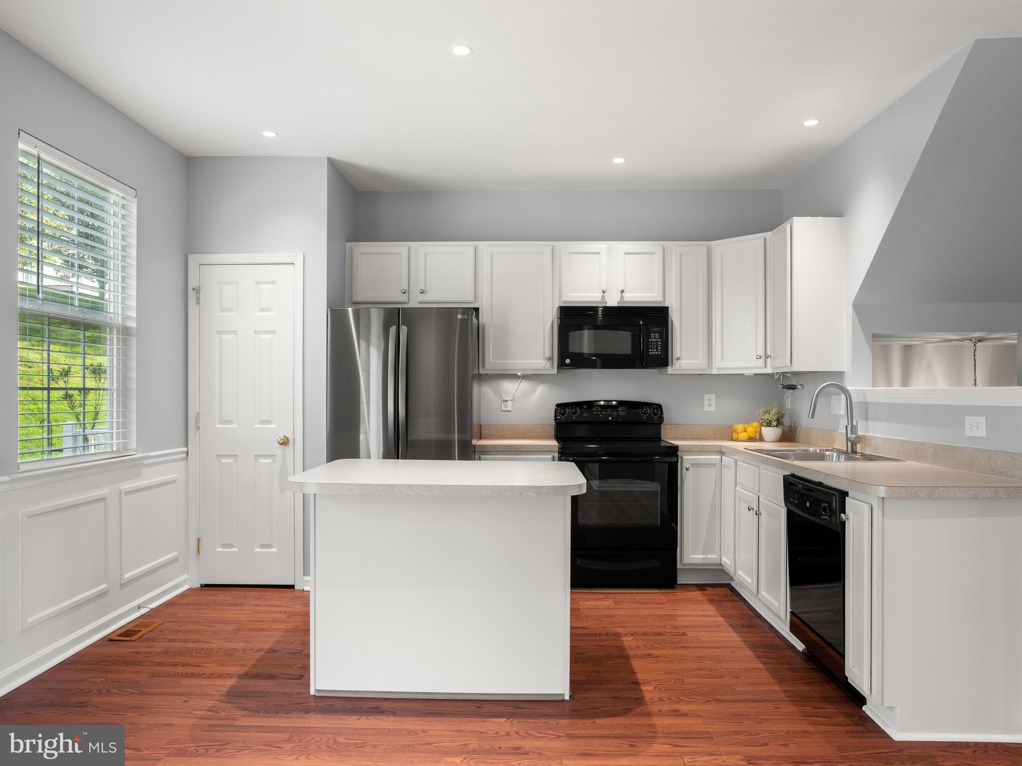 MEWS AT BAILEY STATION - Residential