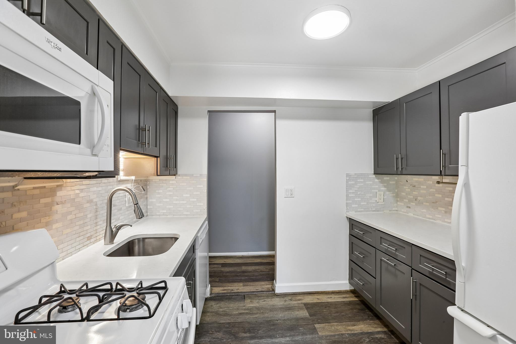 VILLAGE OF LONG REACH - Residential