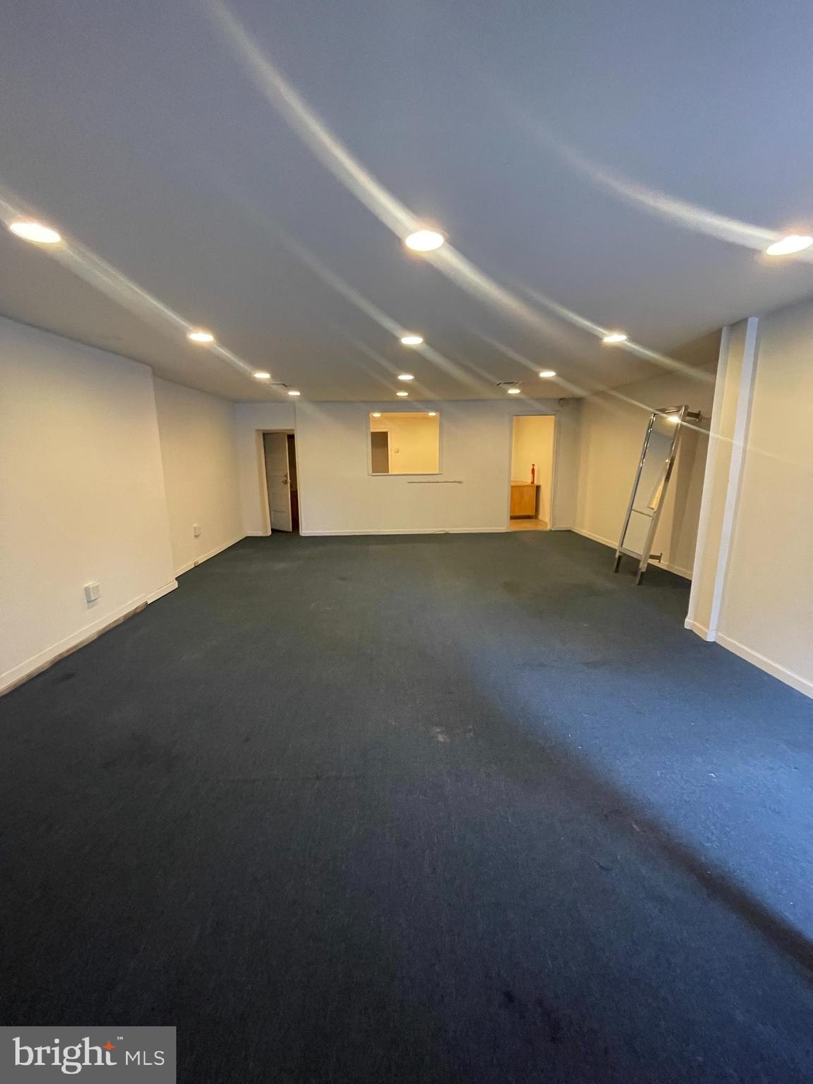 Commercial Space for Lease – Prime North Broad Location
High-visibility commercial space on North Broad Street. Open layout with large storefront windows, high ceilings, and excellent signage opportunities. Ideal for retail, office, or service use. Close to Temple University, public transit, and major redevelopment projects. Available immediately. Book your showing Today!