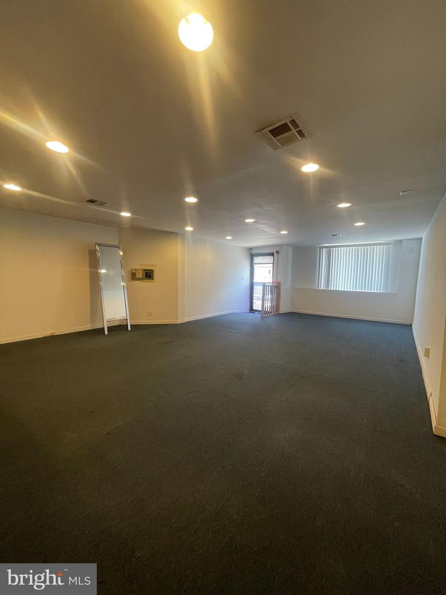 Commercial Space for Lease – Prime North Broad Location

High-visibility commercial space on North Broad Street. Open layout with large storefront windows, high ceilings, and excellent signage opportunities. Ideal for retail, office, or service use. Close to Temple University, public transit, and major redevelopment projects. Available immediately. Book your showing Today!