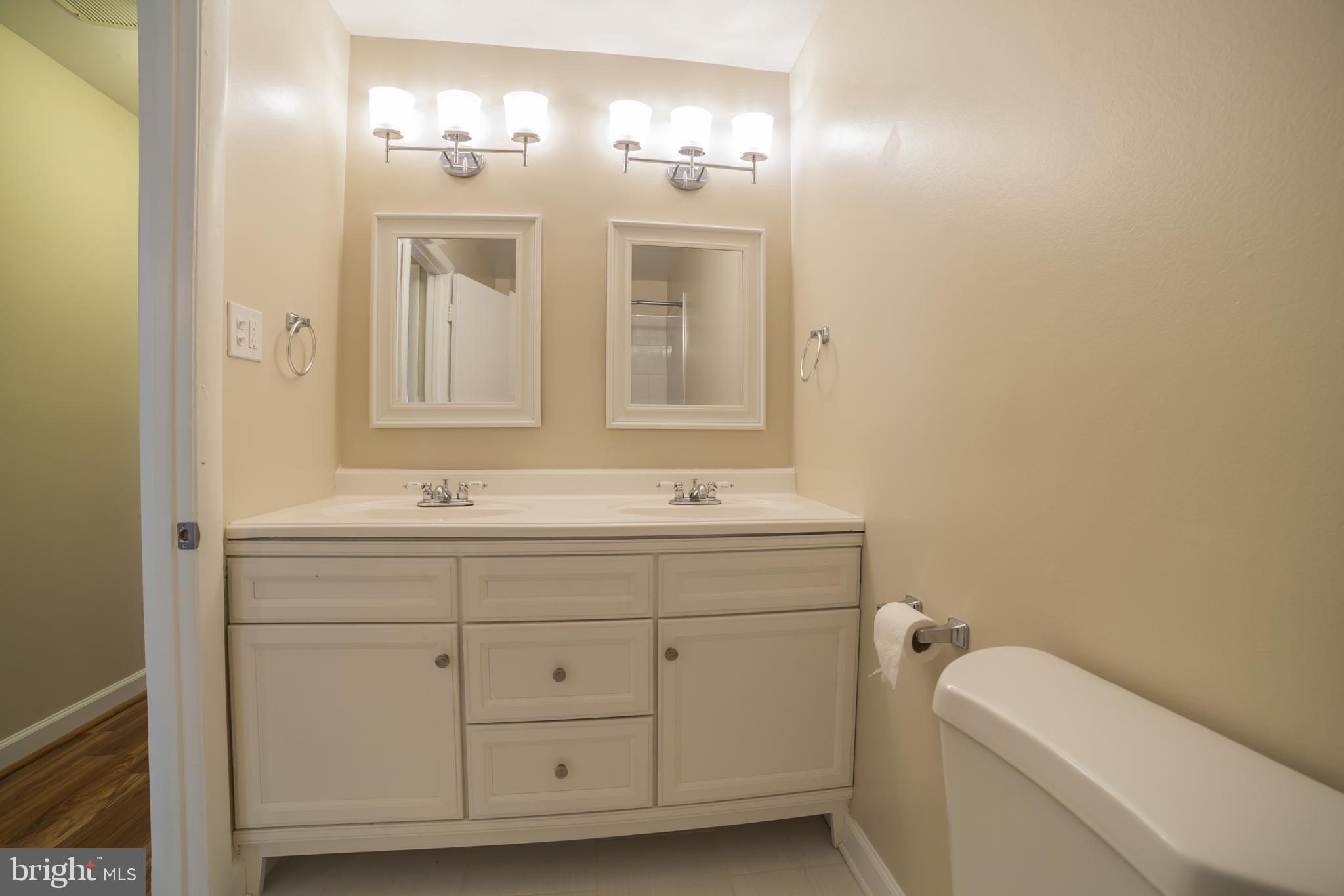 CROFTON MEADOWS - Residential Lease