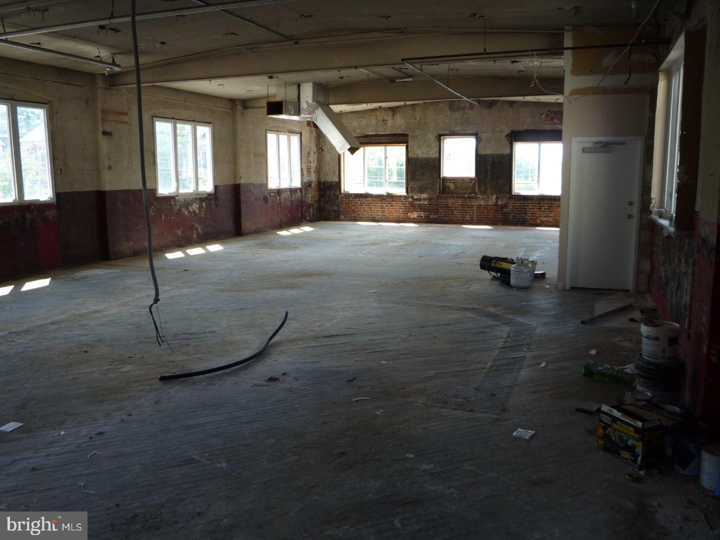 000 - Commercial Sale