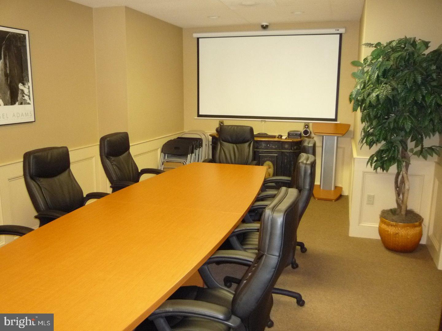 000 - Commercial Sale