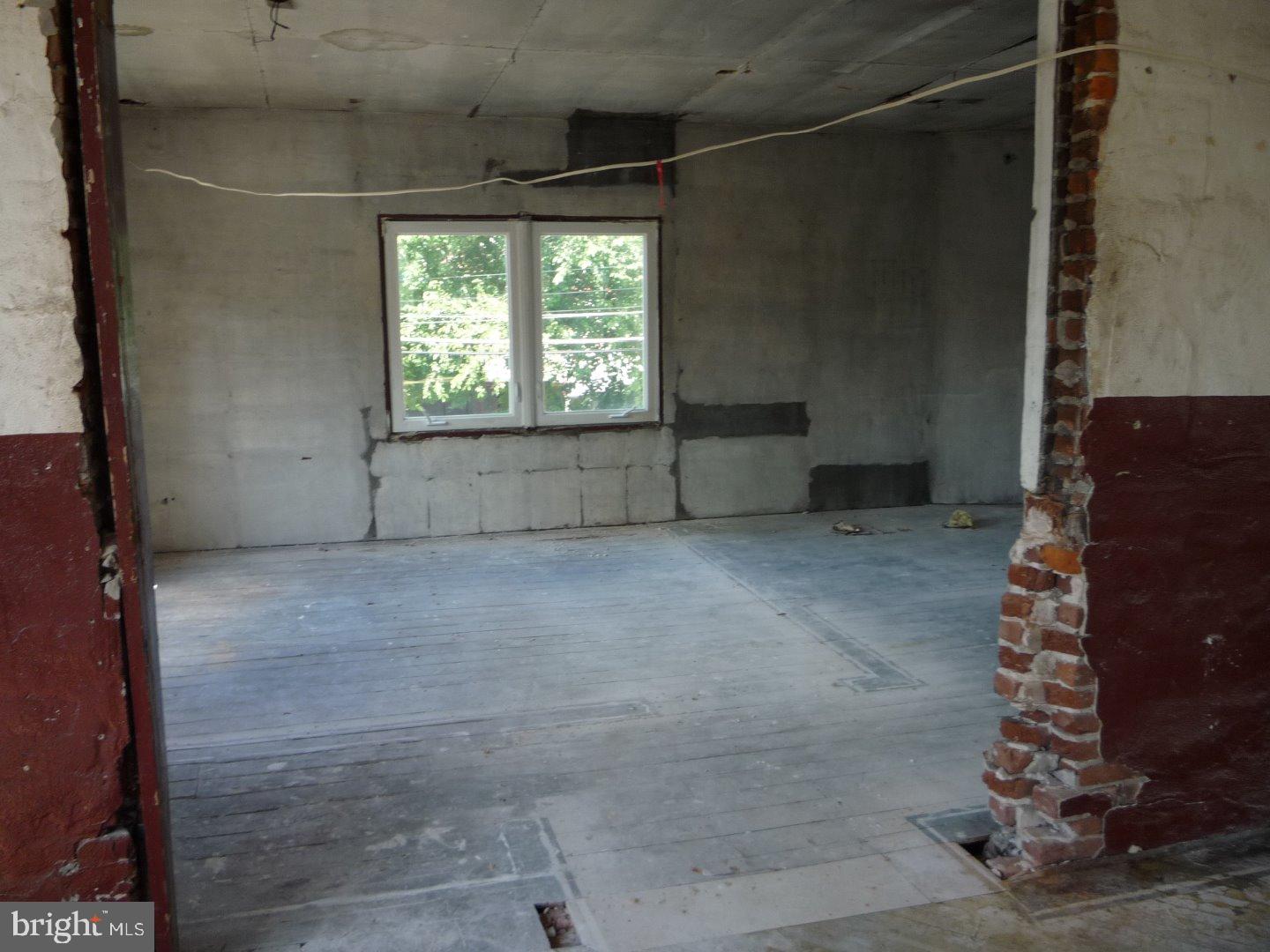 000 - Commercial Sale