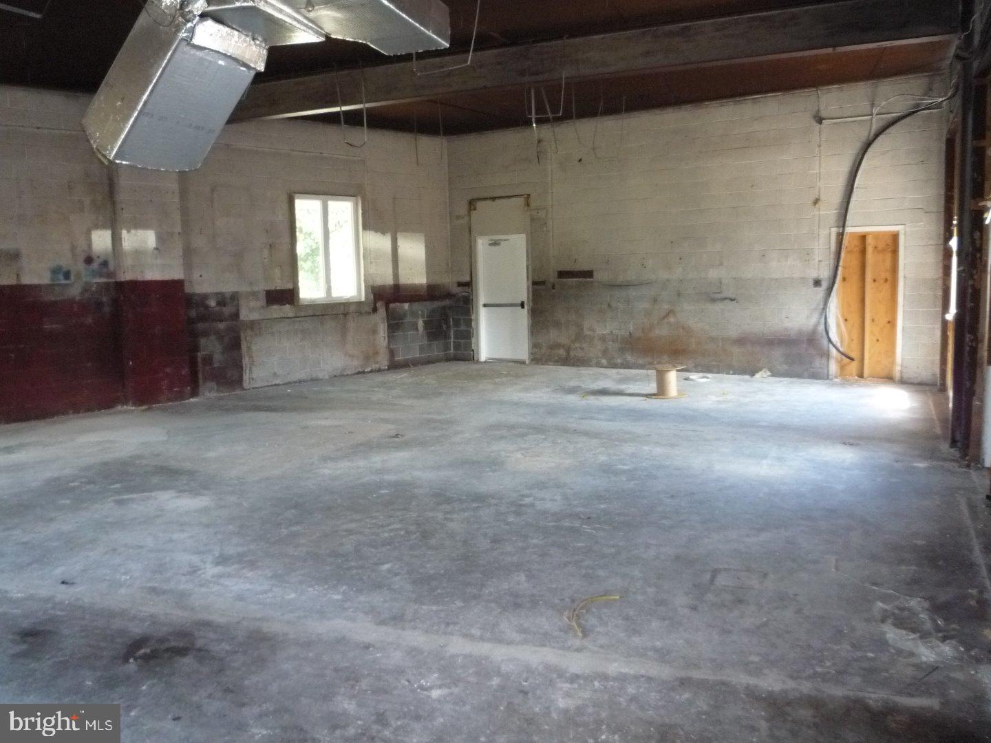 000 - Commercial Sale