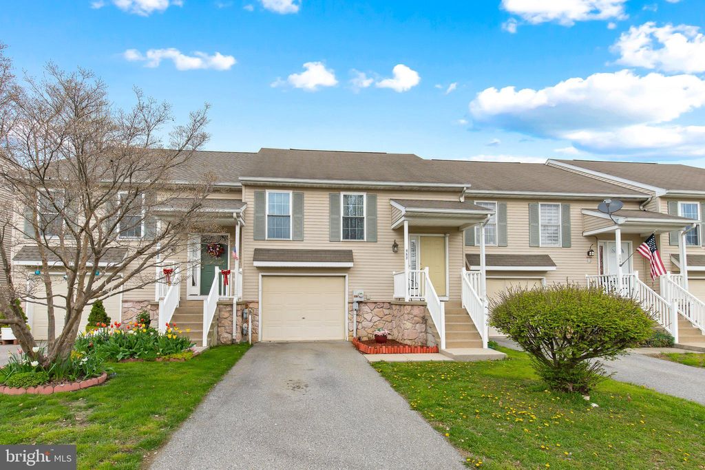 Photo of 982 Sterling Place, LANCASTER, PA 17603 (MLS # PALA2068360)