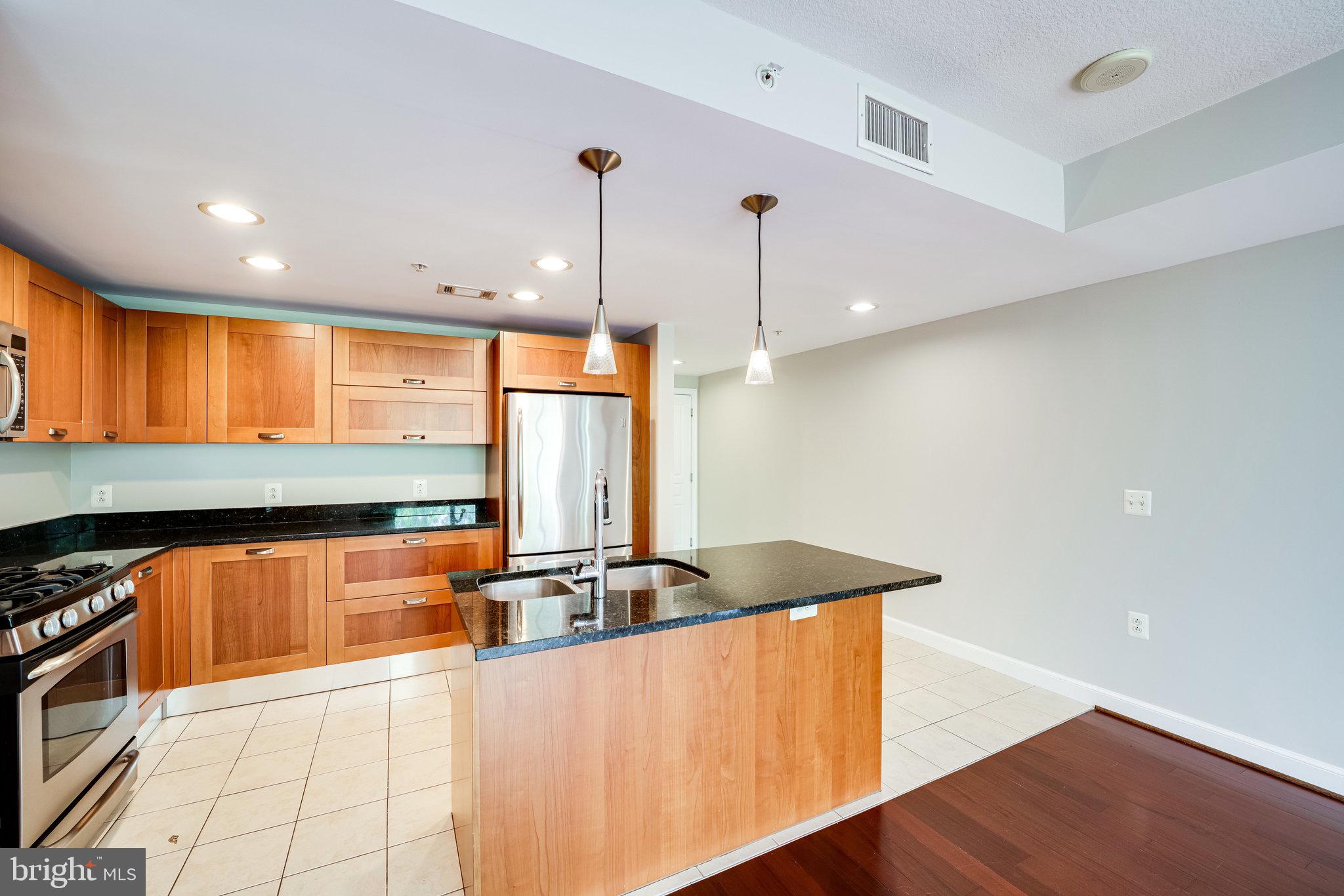 MIDTOWN ALEXANDRIA STATION CONDOMINIUM - Residential