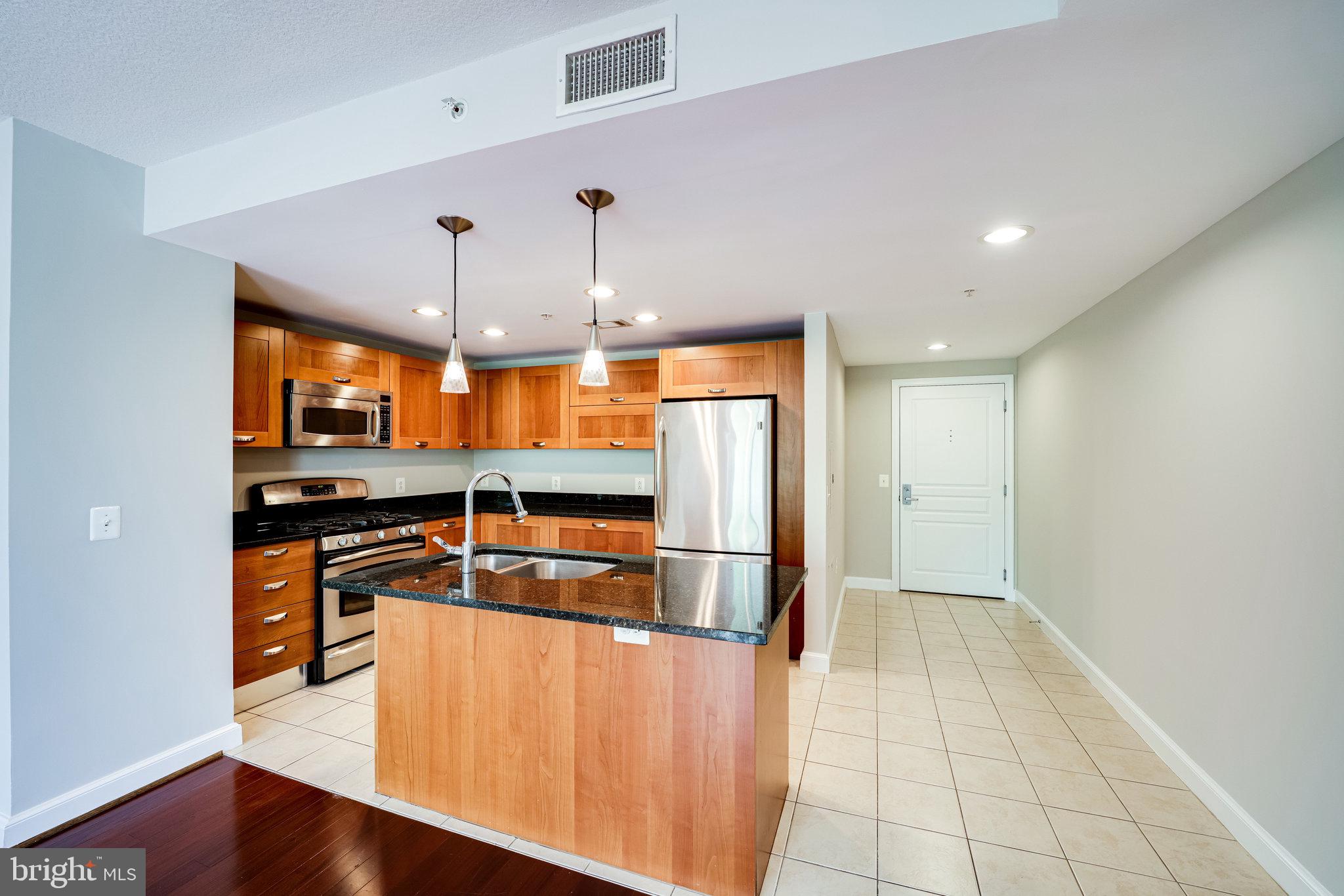 MIDTOWN ALEXANDRIA STATION CONDOMINIUM - Residential