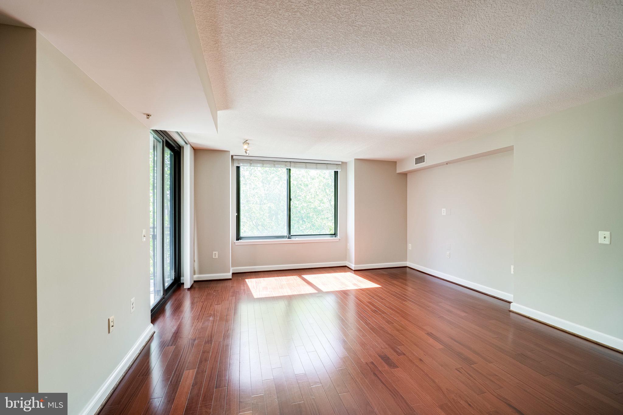 MIDTOWN ALEXANDRIA STATION CONDOMINIUM - Residential