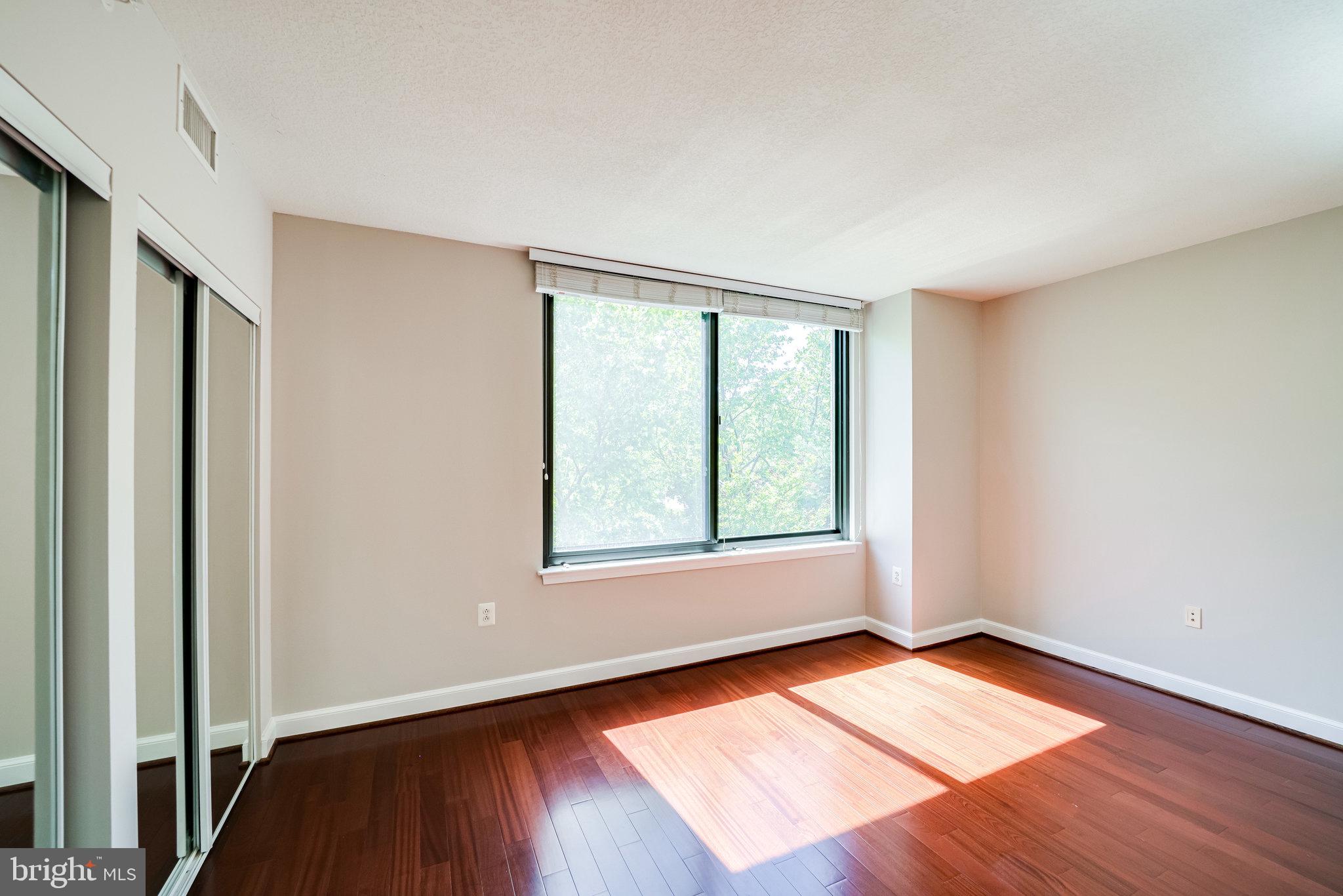 MIDTOWN ALEXANDRIA STATION CONDOMINIUM - Residential