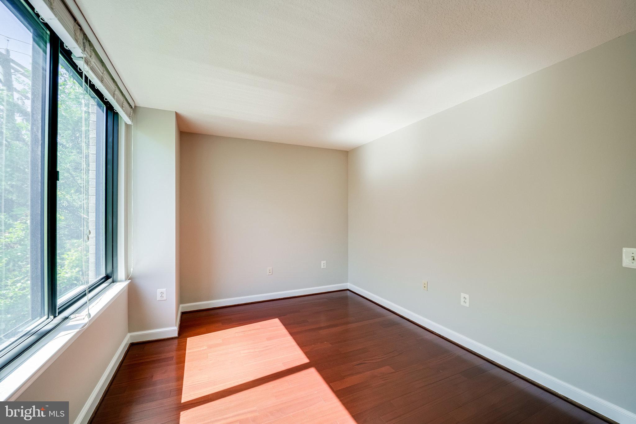 MIDTOWN ALEXANDRIA STATION CONDOMINIUM - Residential