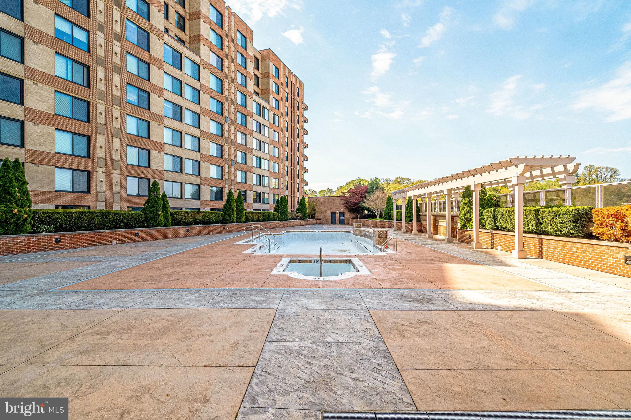 MIDTOWN ALEXANDRIA STATION CONDOMINIUM - Residential