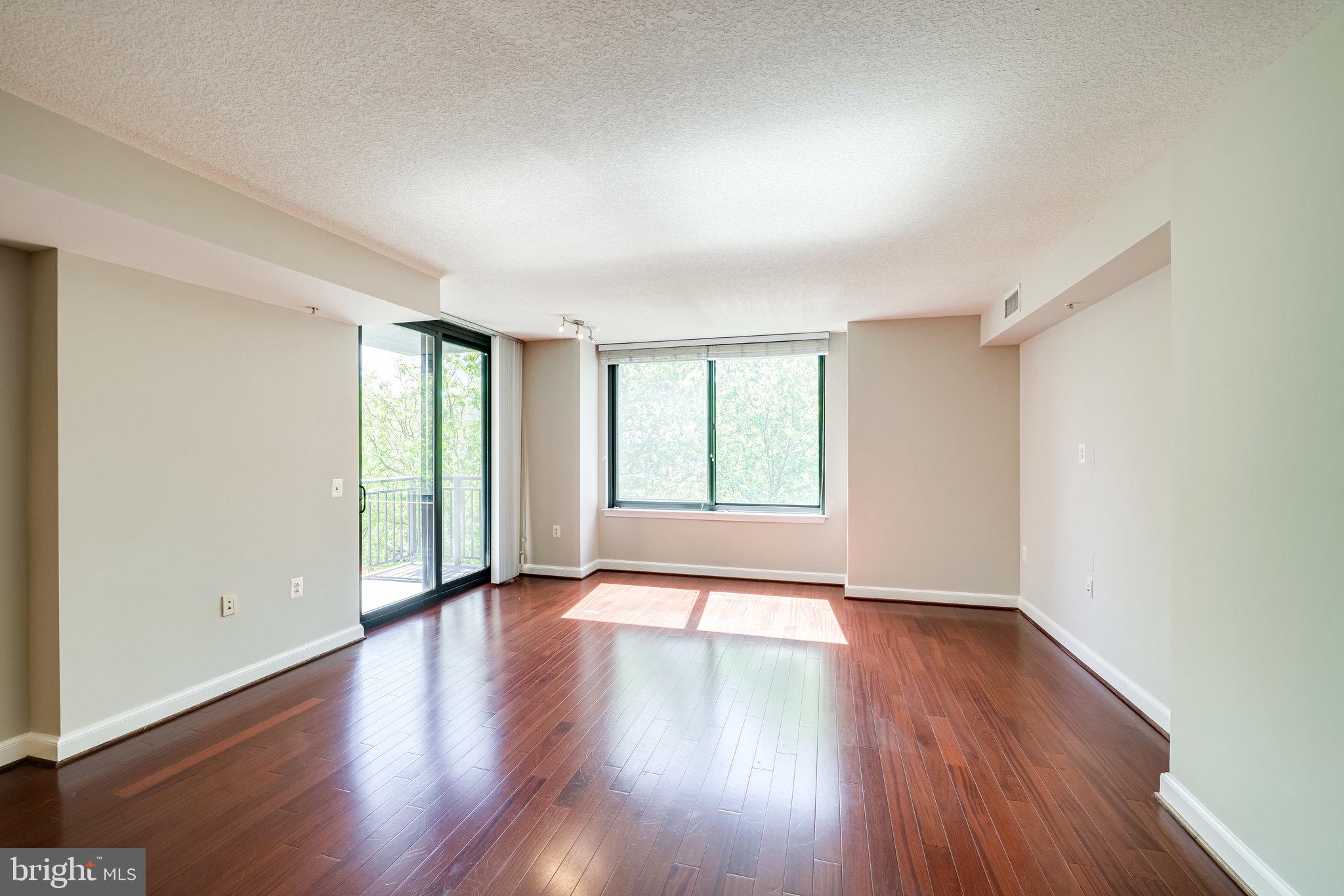 MIDTOWN ALEXANDRIA STATION CONDOMINIUM - Residential