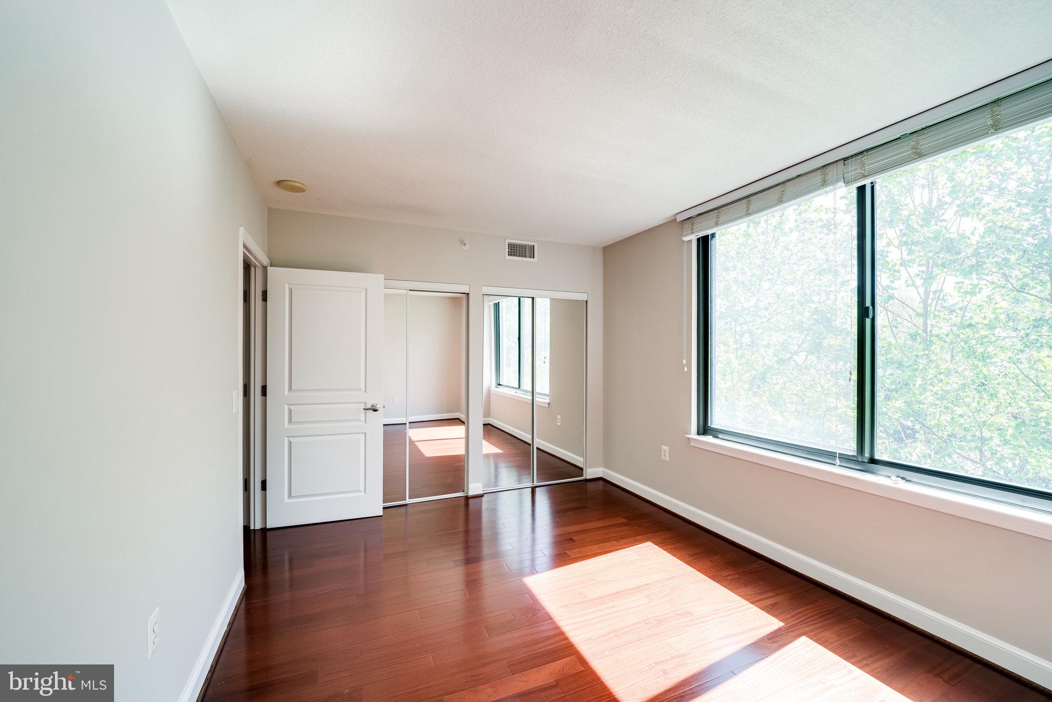 MIDTOWN ALEXANDRIA STATION CONDOMINIUM - Residential