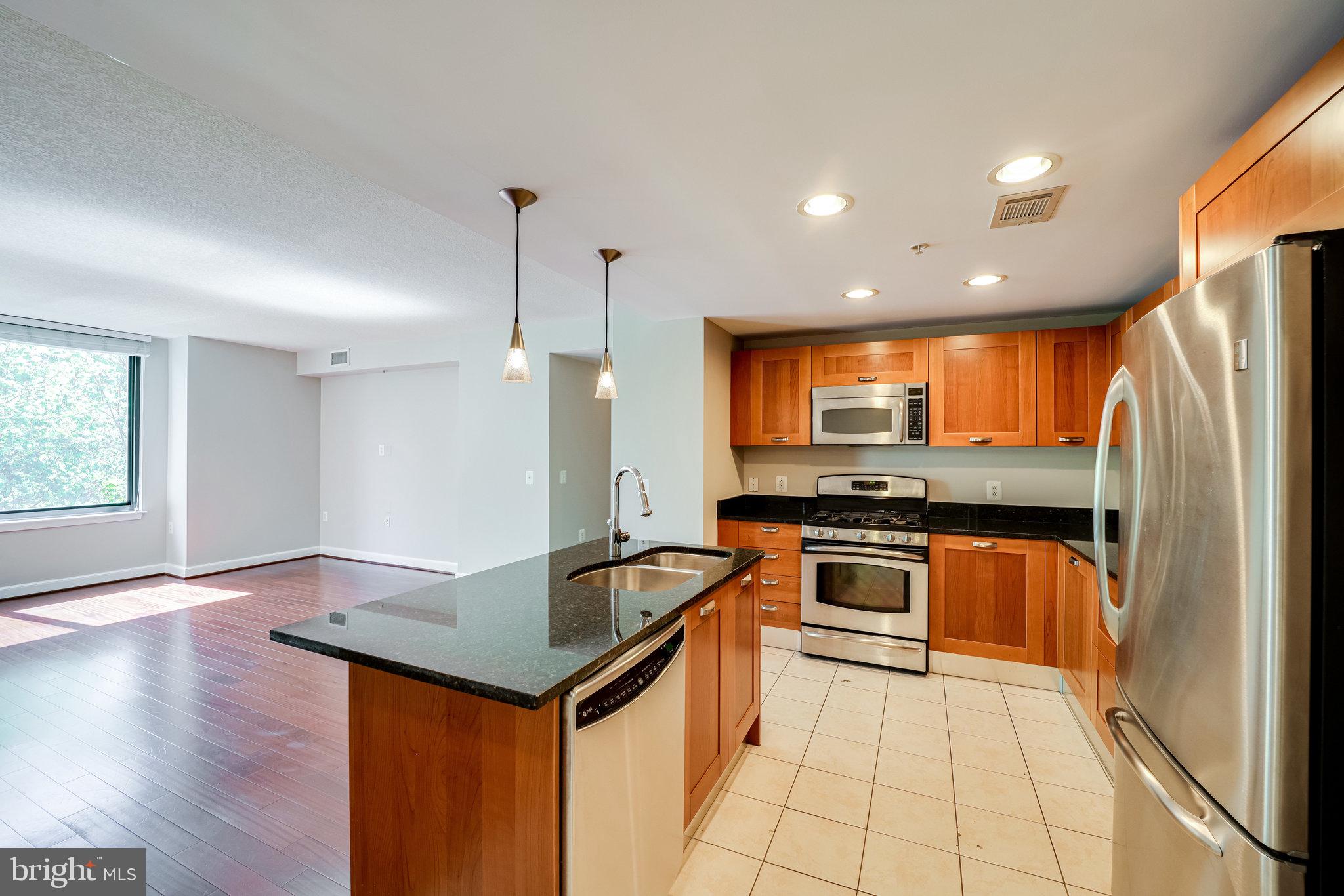 MIDTOWN ALEXANDRIA STATION CONDOMINIUM - Residential