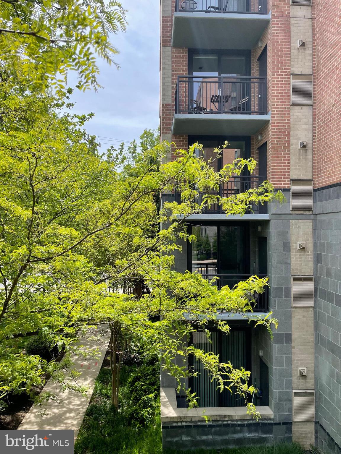 MIDTOWN ALEXANDRIA STATION CONDOMINIUM - Residential